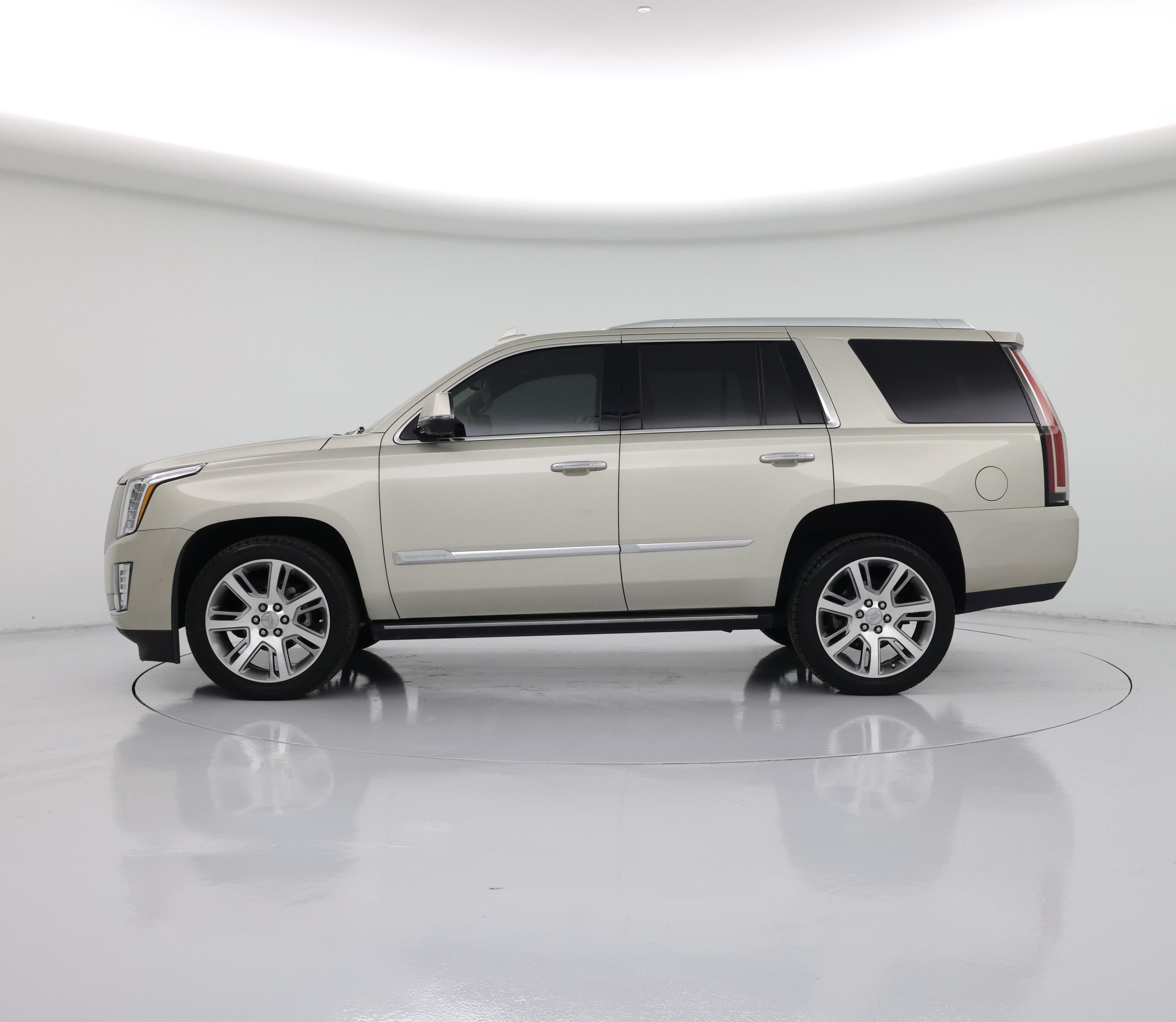 Thumbnail: 2016 Cadillac Escalade - 3