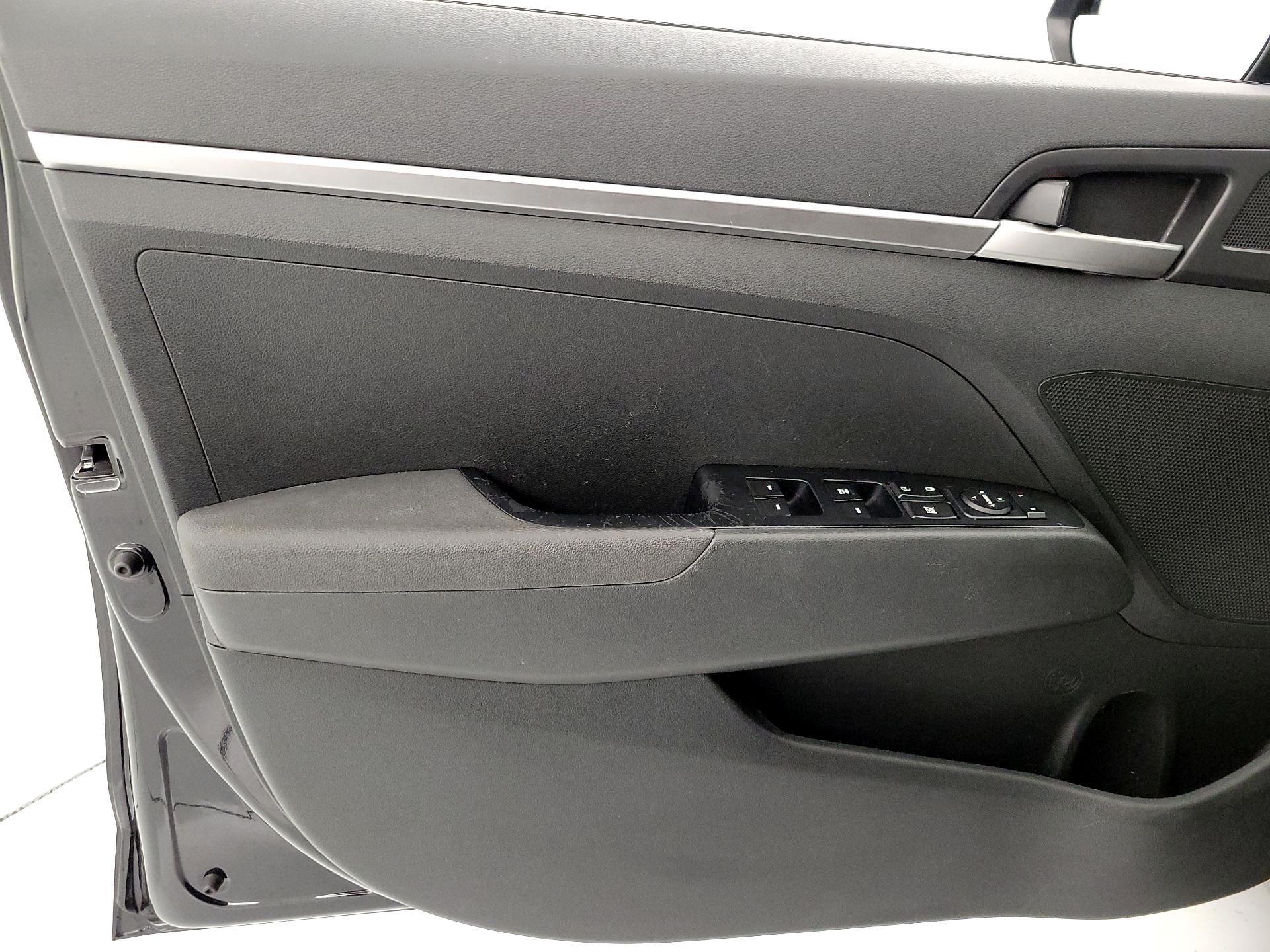 Thumbnail: 2020 Hyundai Elantra - 12