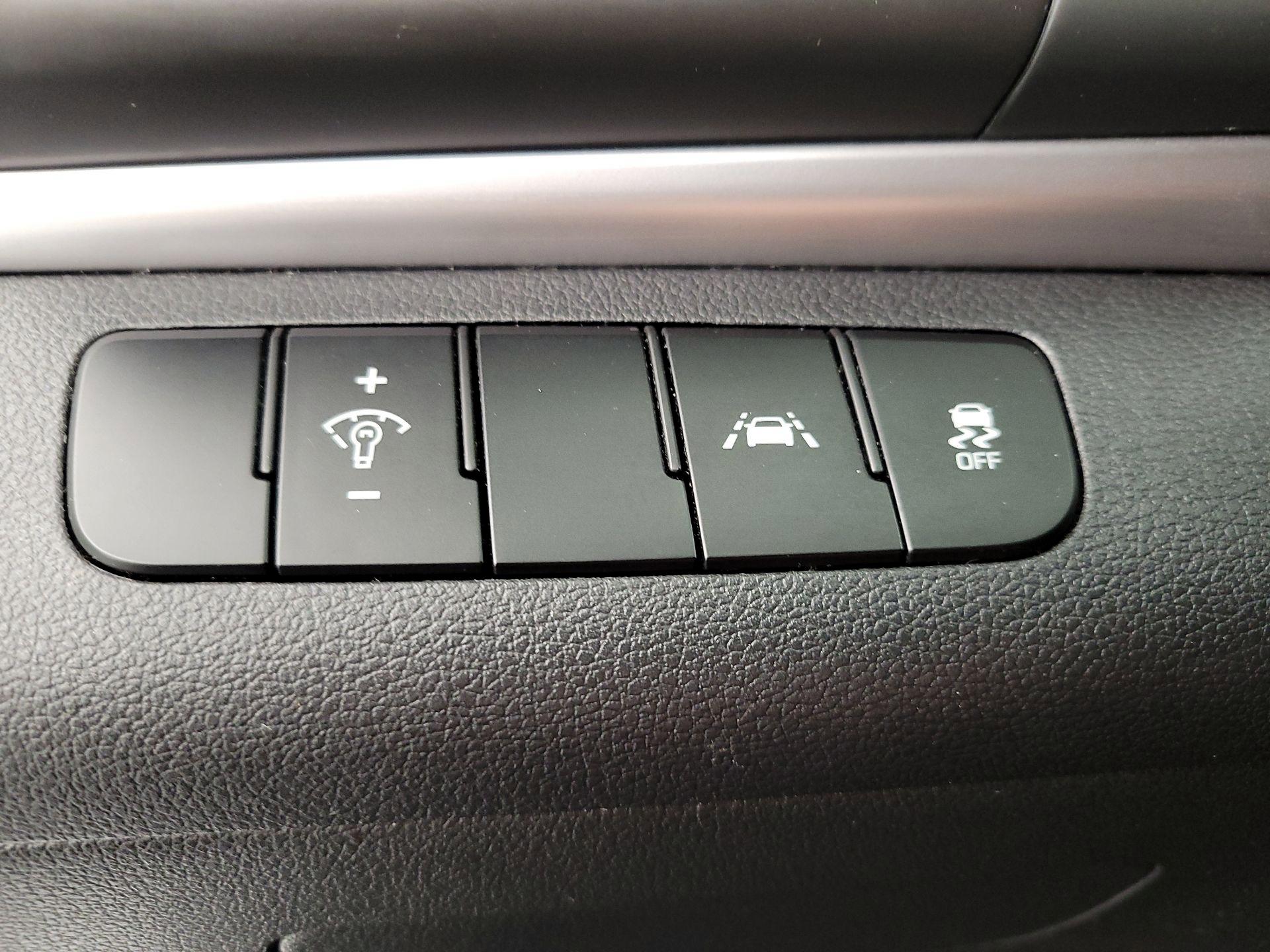 Thumbnail: 2020 Hyundai Elantra - 13