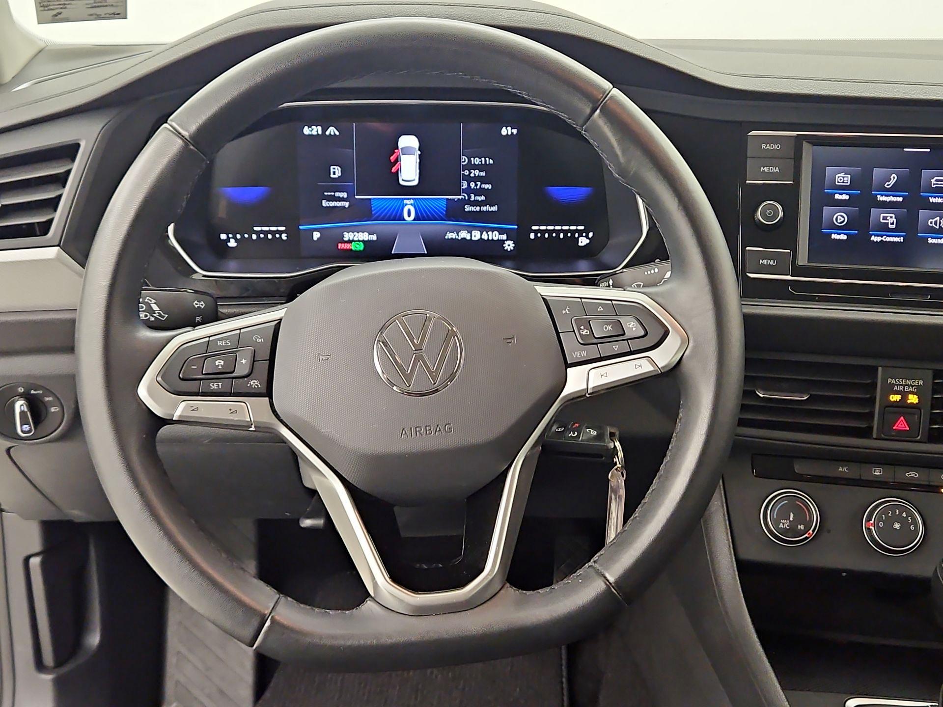 Thumbnail: 2024 Volkswagen Jetta - 10