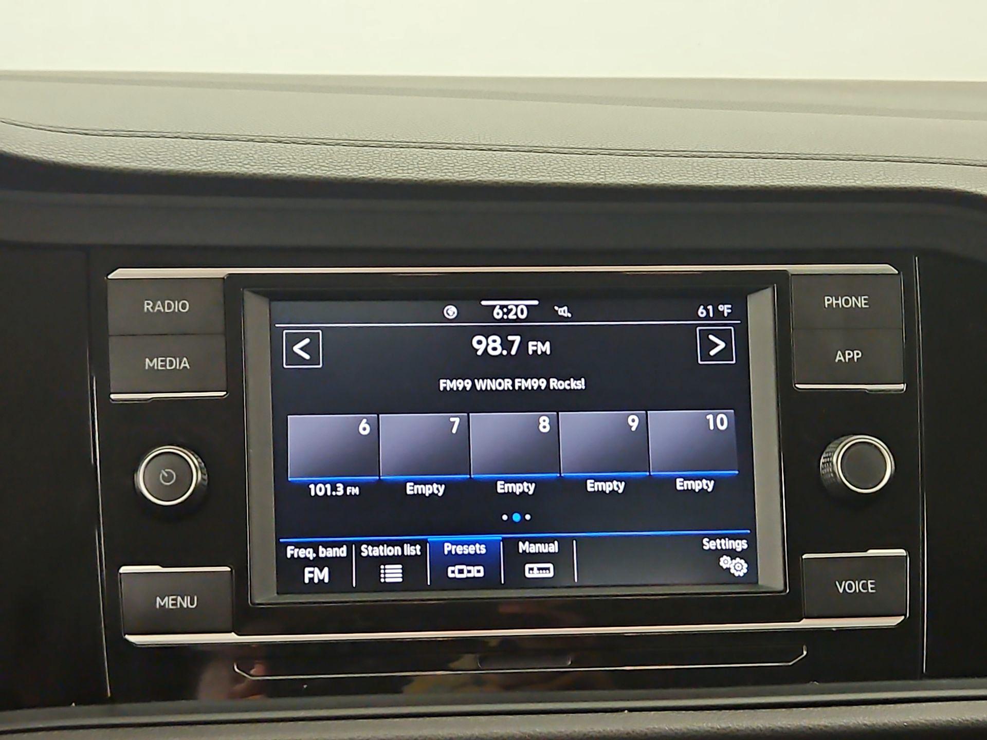 Thumbnail: 2024 Volkswagen Jetta - 15