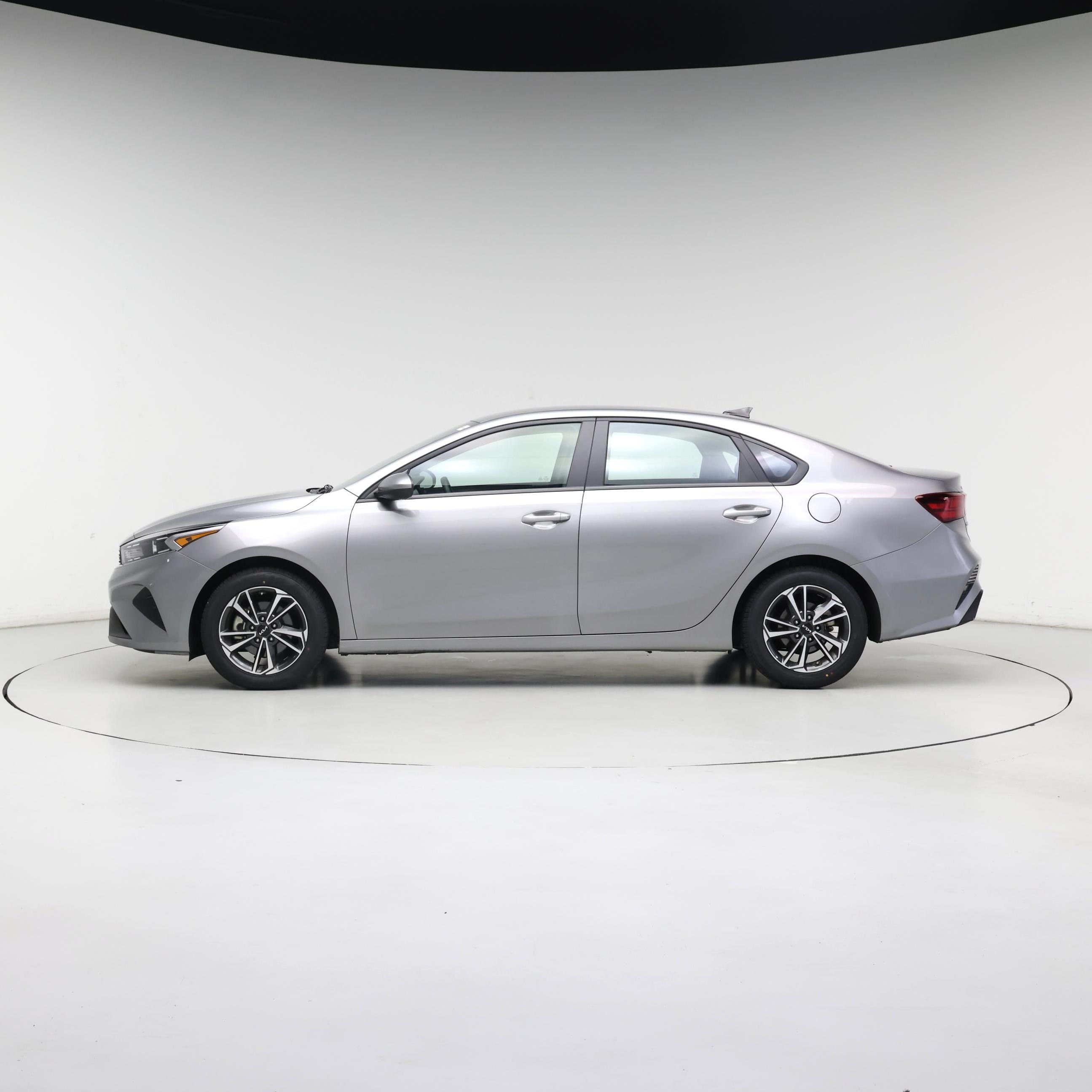 Thumbnail: 2024 Kia Forte - 3