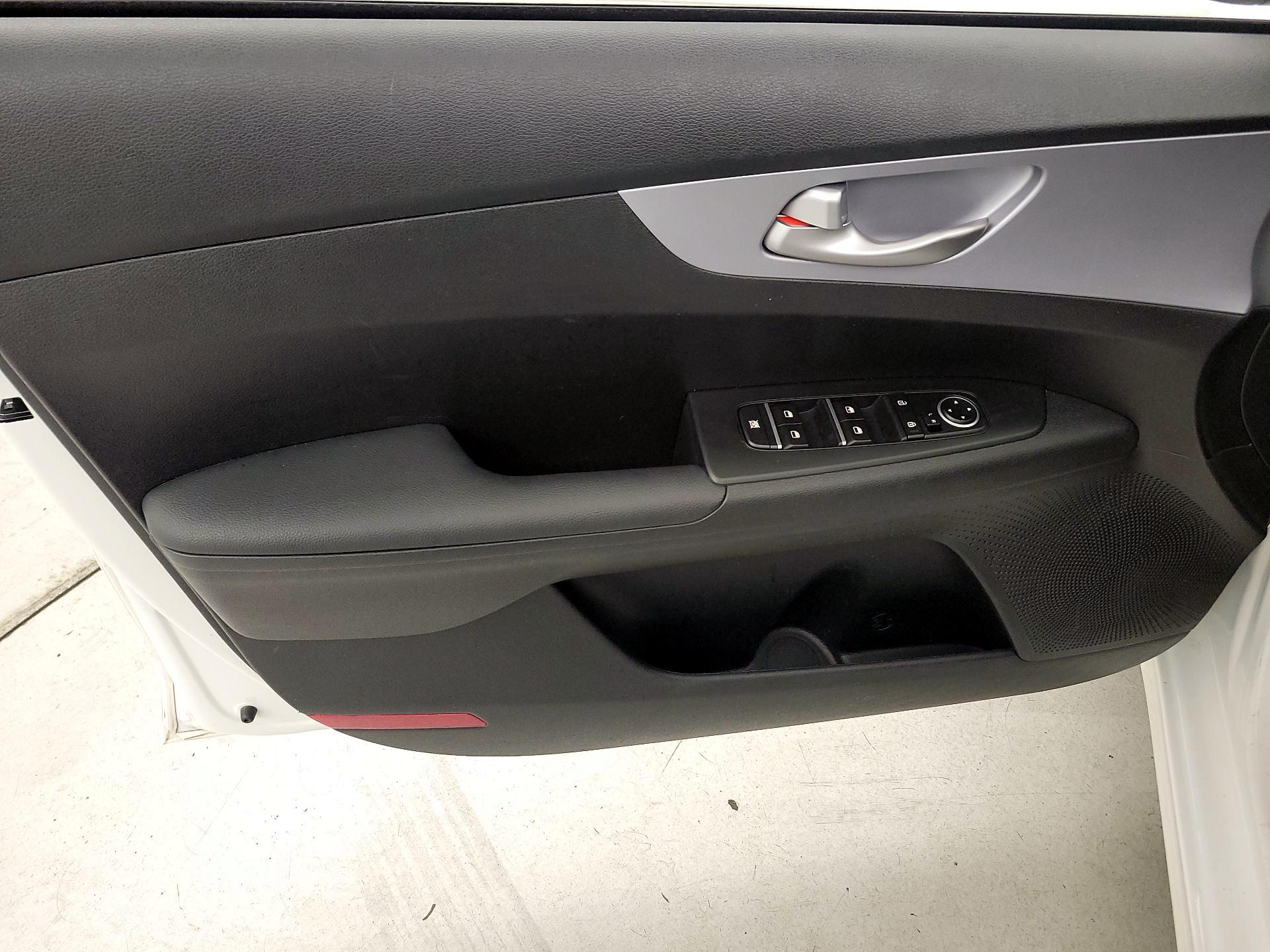 Thumbnail: 2024 Kia Forte - 12