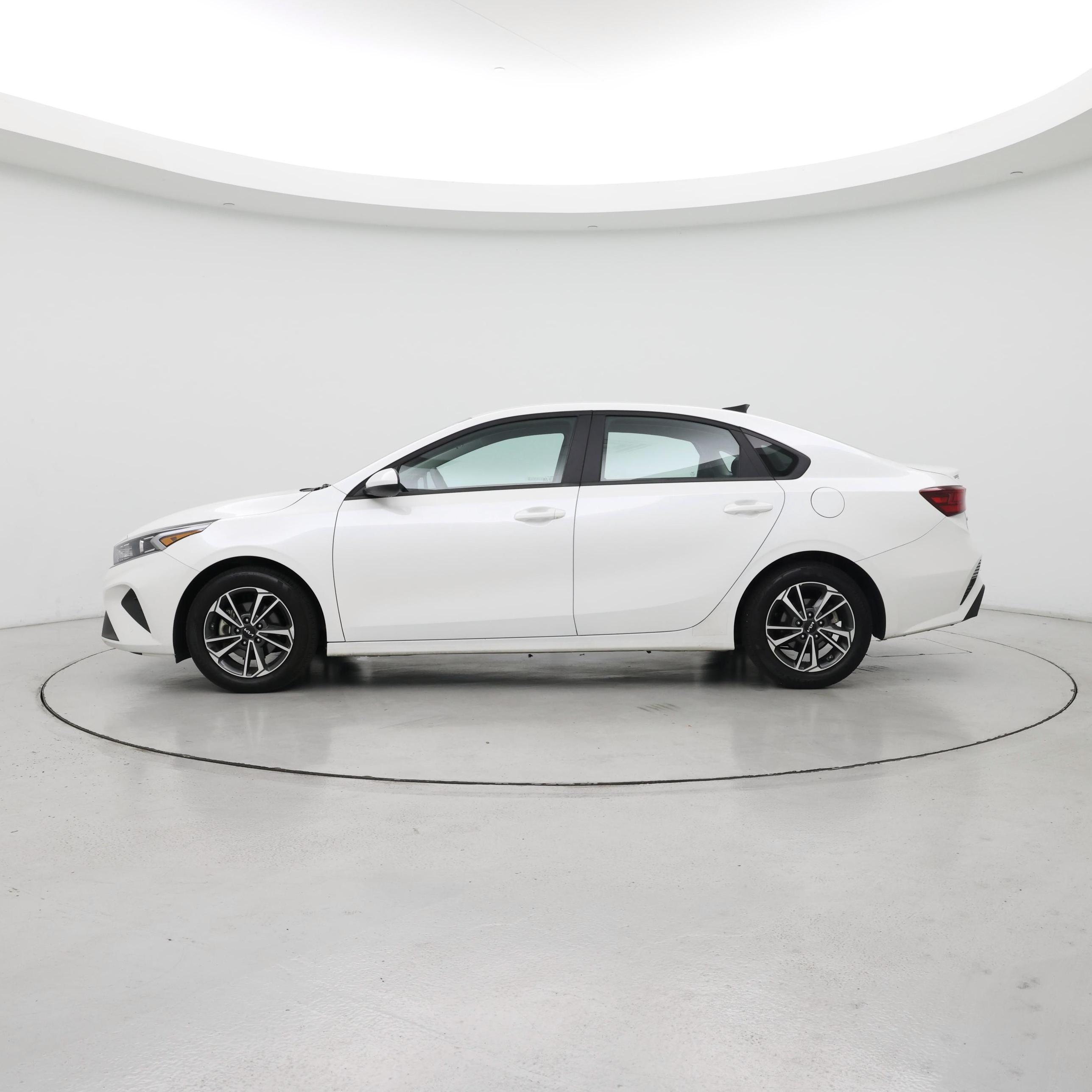 Thumbnail: 2024 Kia Forte - 3