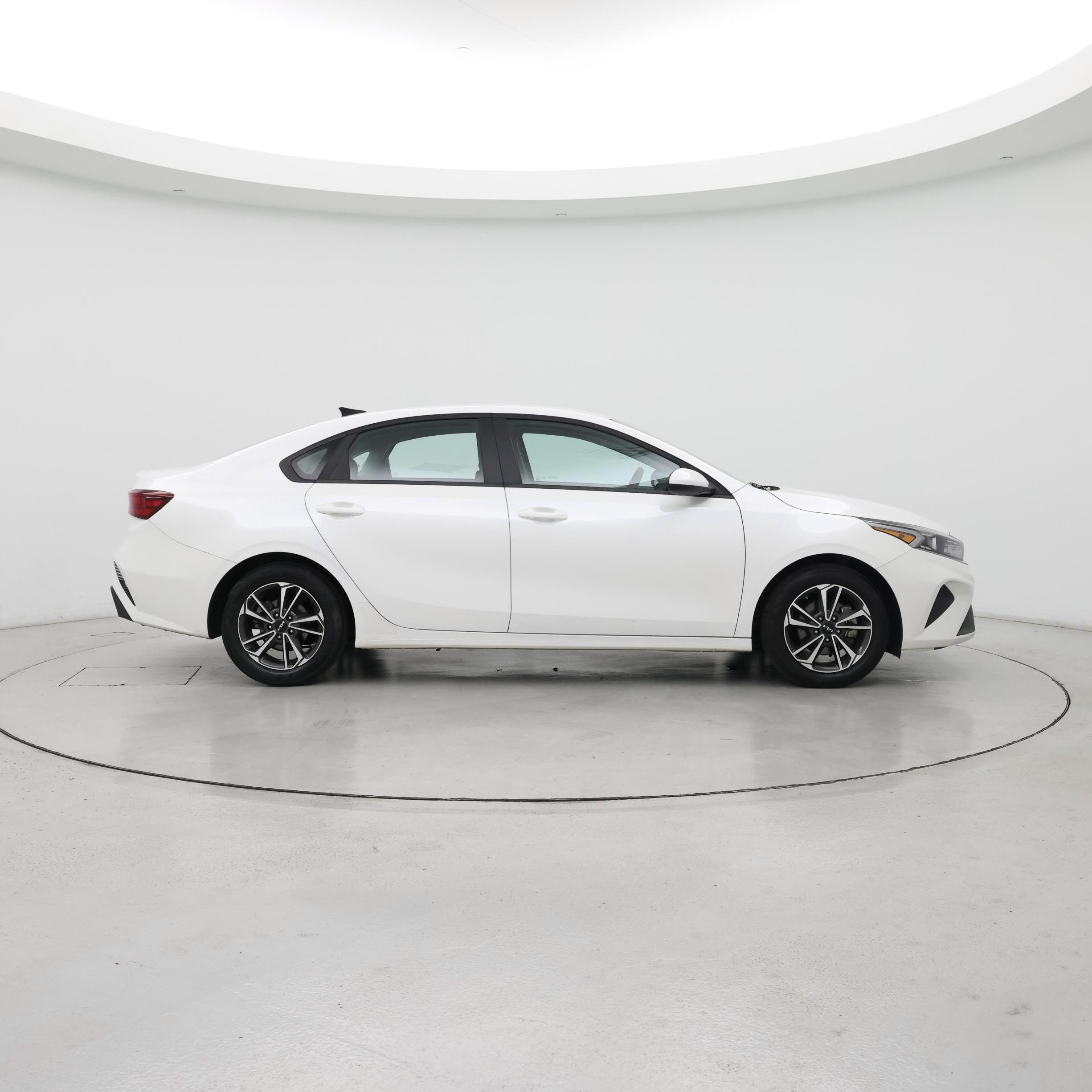 Thumbnail: 2024 Kia Forte - 7