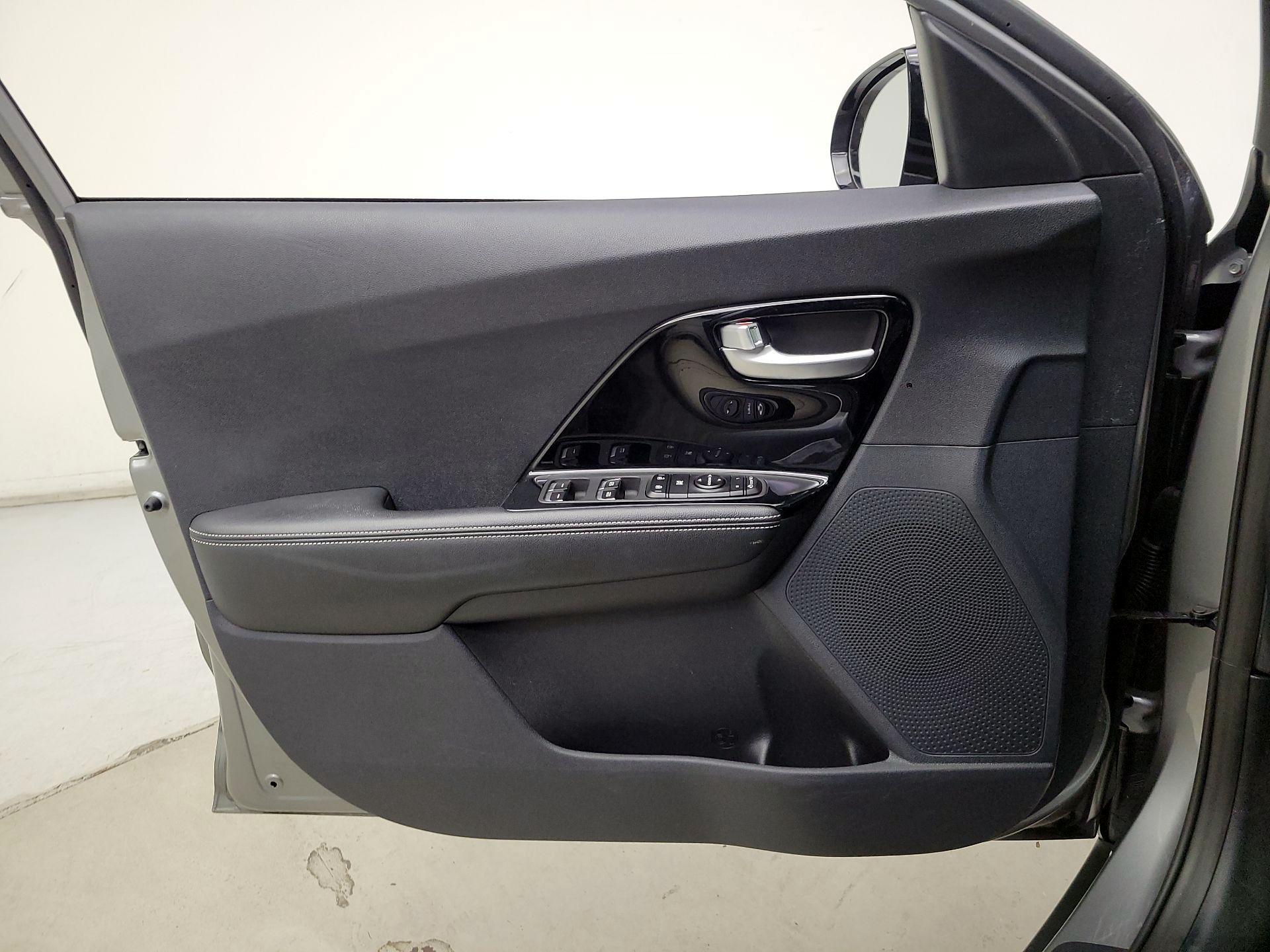 Thumbnail: 2022 Kia Niro - 12