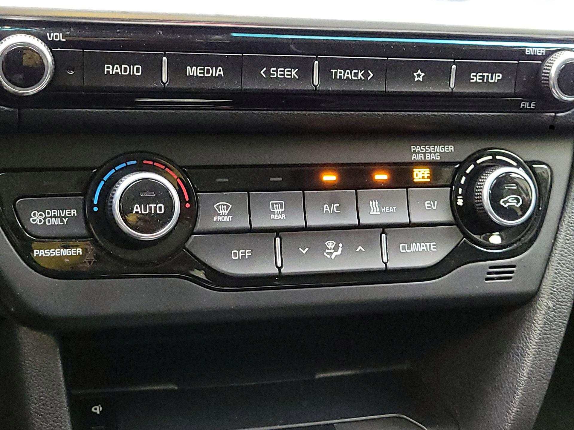 Thumbnail: 2022 Kia Niro - 16