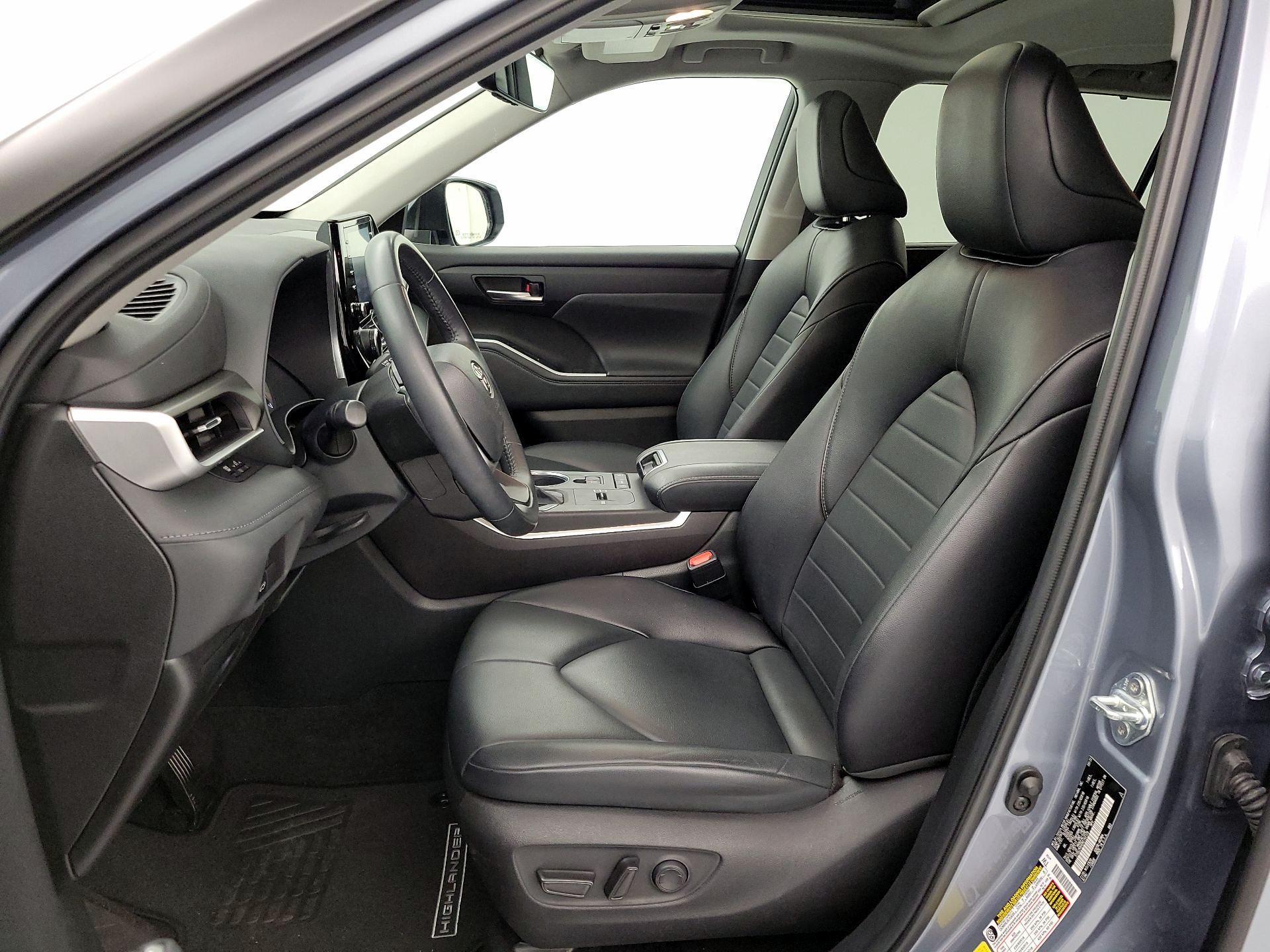 Thumbnail: 2022 Toyota Highlander - 11