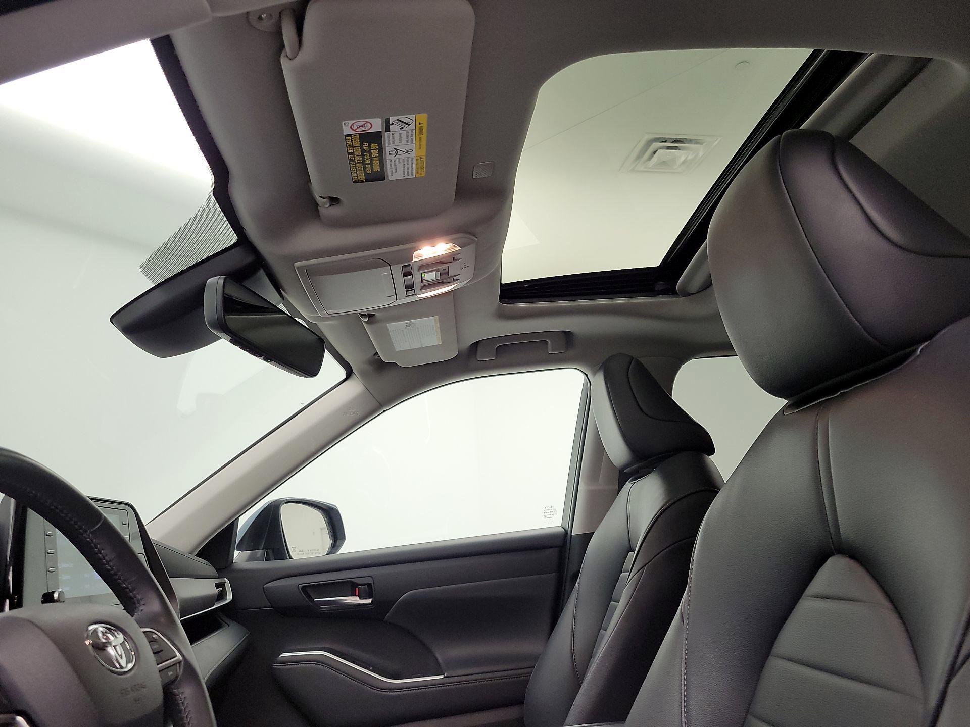 Thumbnail: 2022 Toyota Highlander - 19