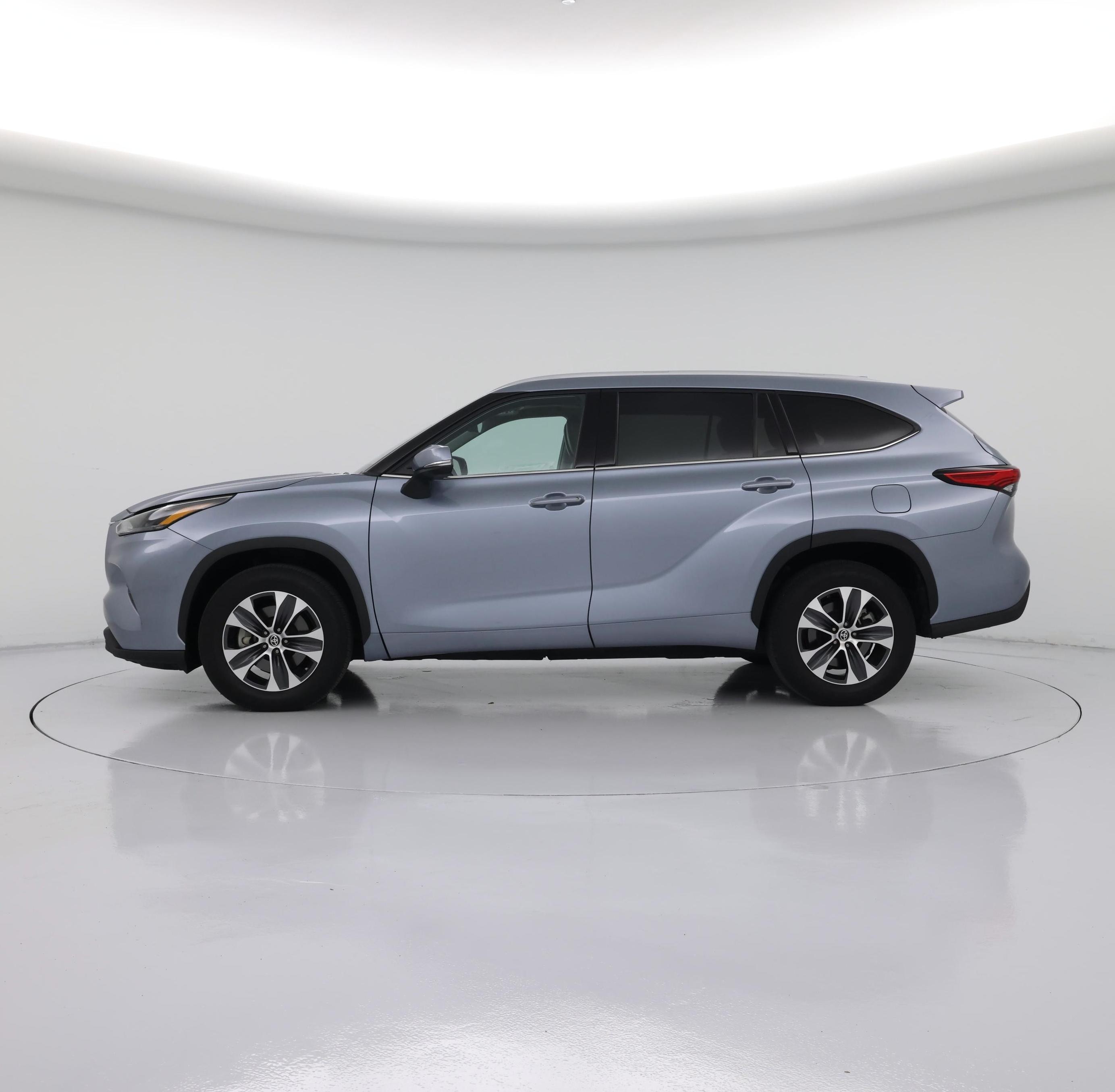 Thumbnail: 2022 Toyota Highlander - 3