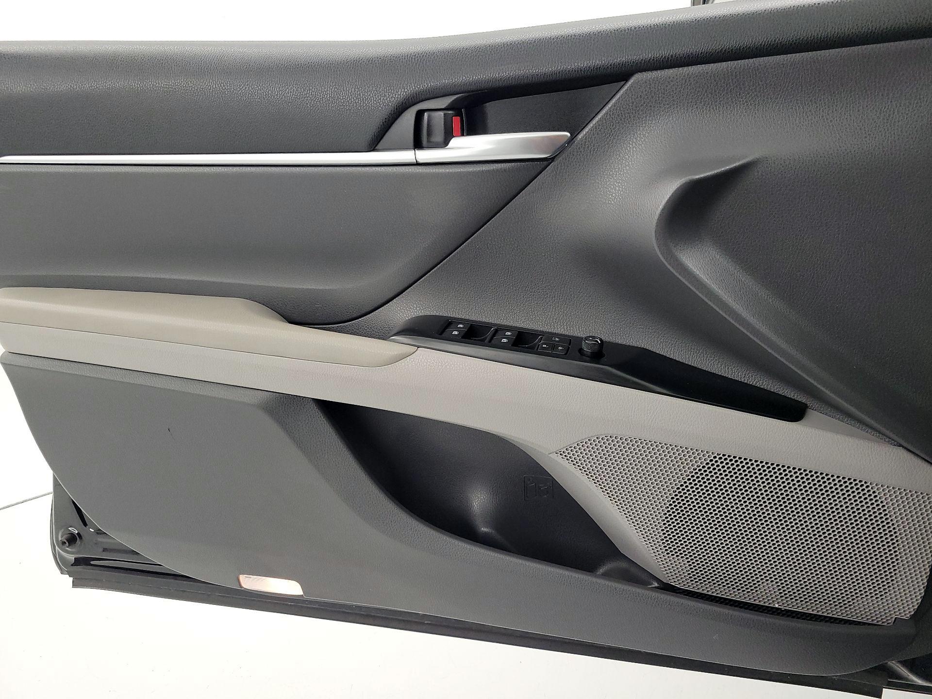 Thumbnail: 2019 Toyota Camry - 12