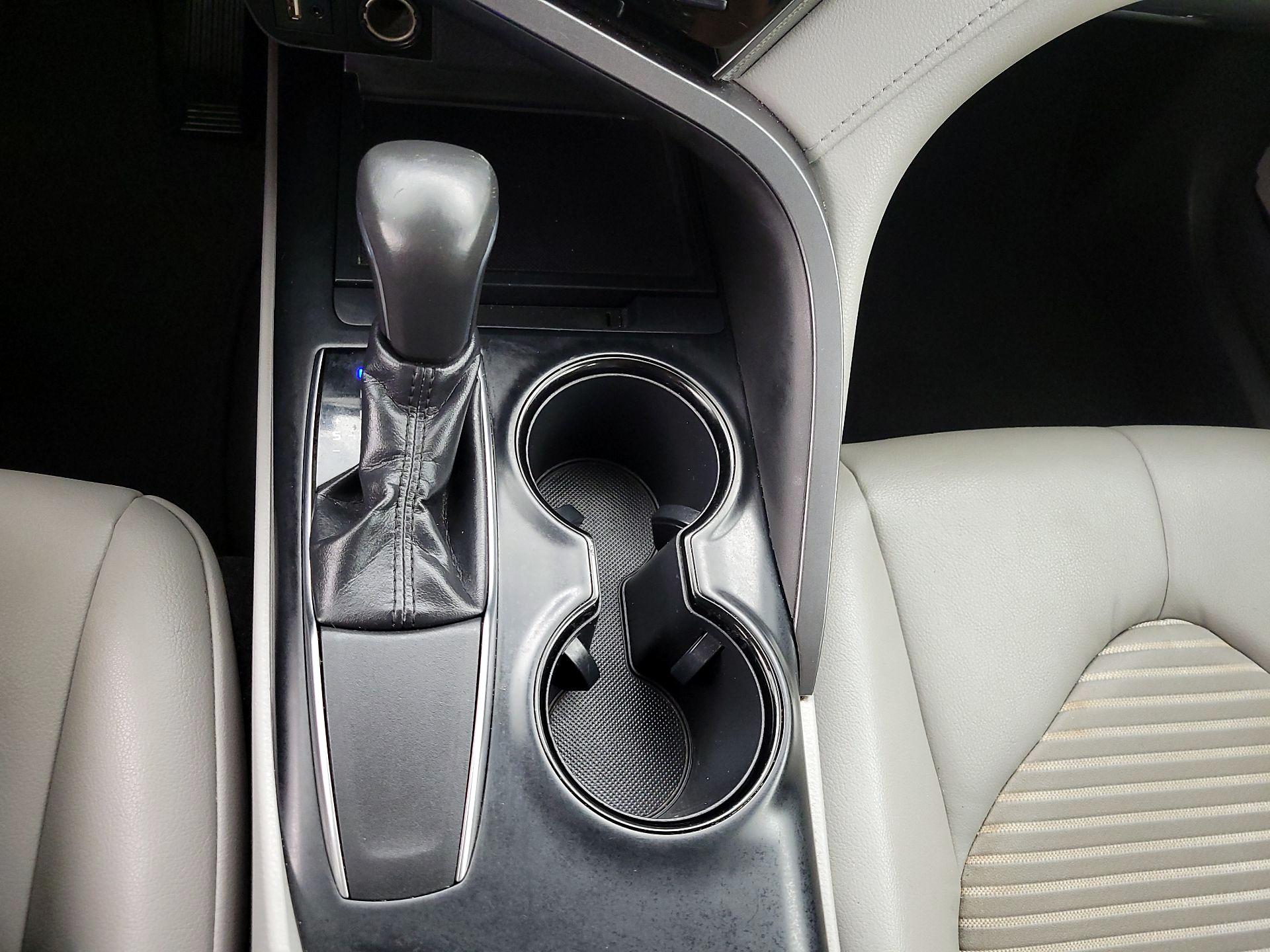 Thumbnail: 2019 Toyota Camry - 17