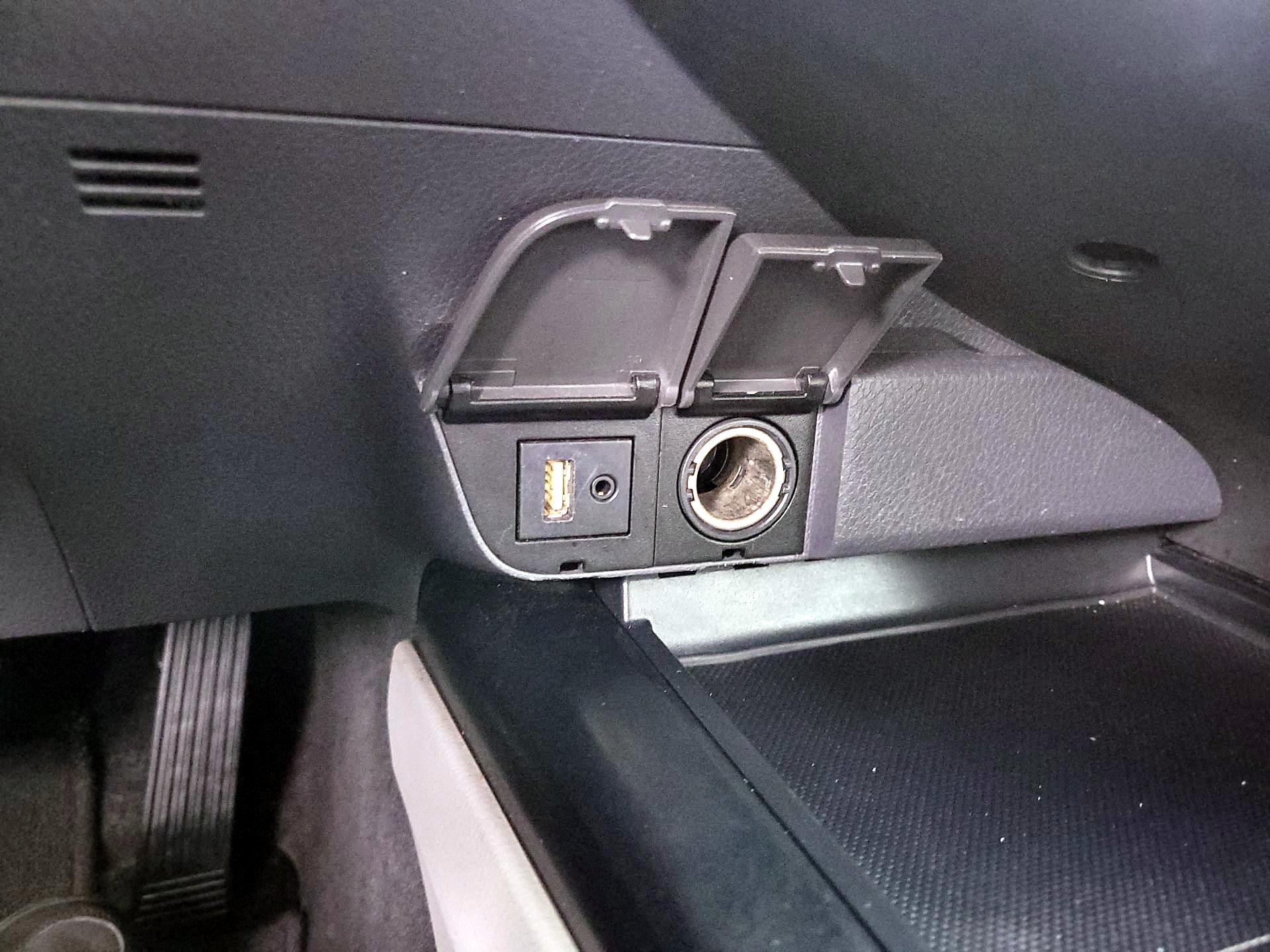 Thumbnail: 2019 Toyota Camry - 18