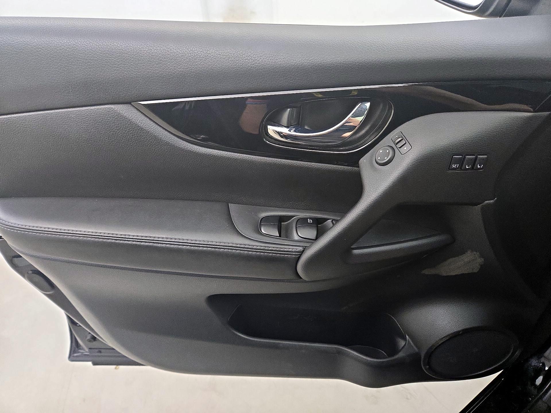 Thumbnail: 2021 Nissan Rogue Sport - 12