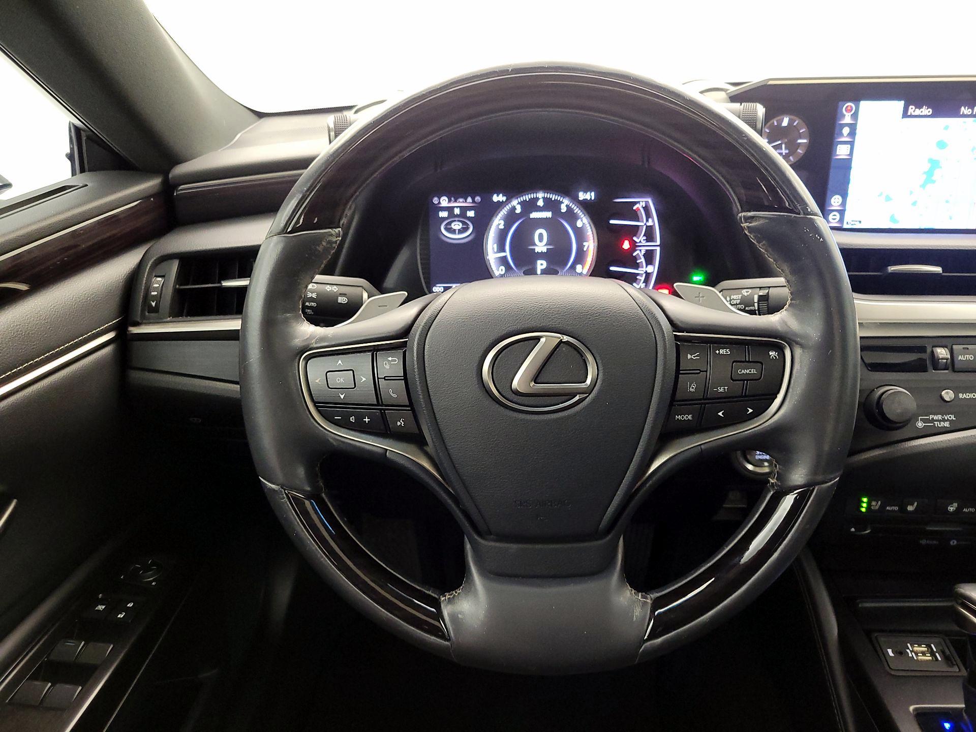 Thumbnail: 2019 Lexus ES - 10