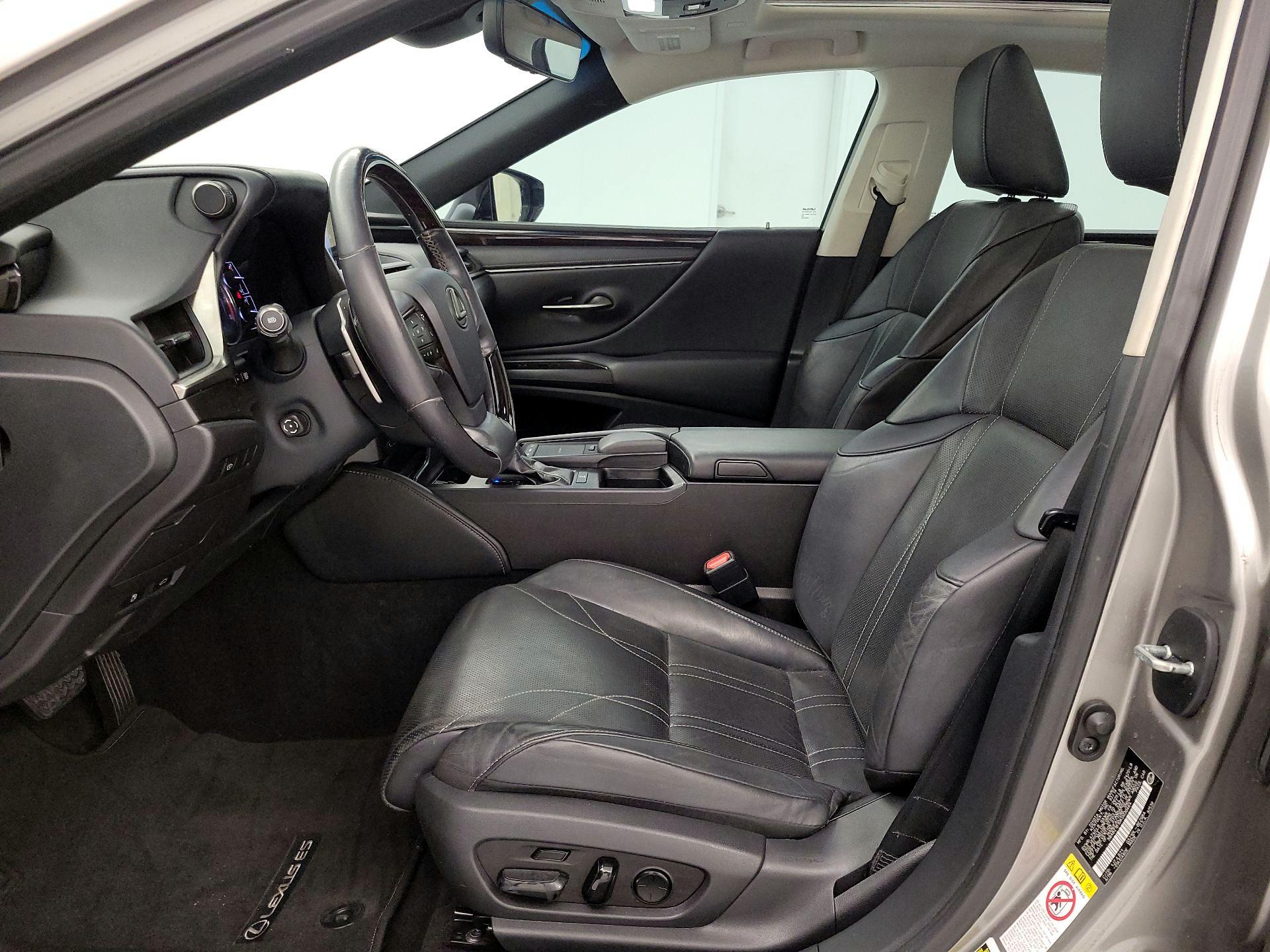 Thumbnail: 2019 Lexus ES - 11