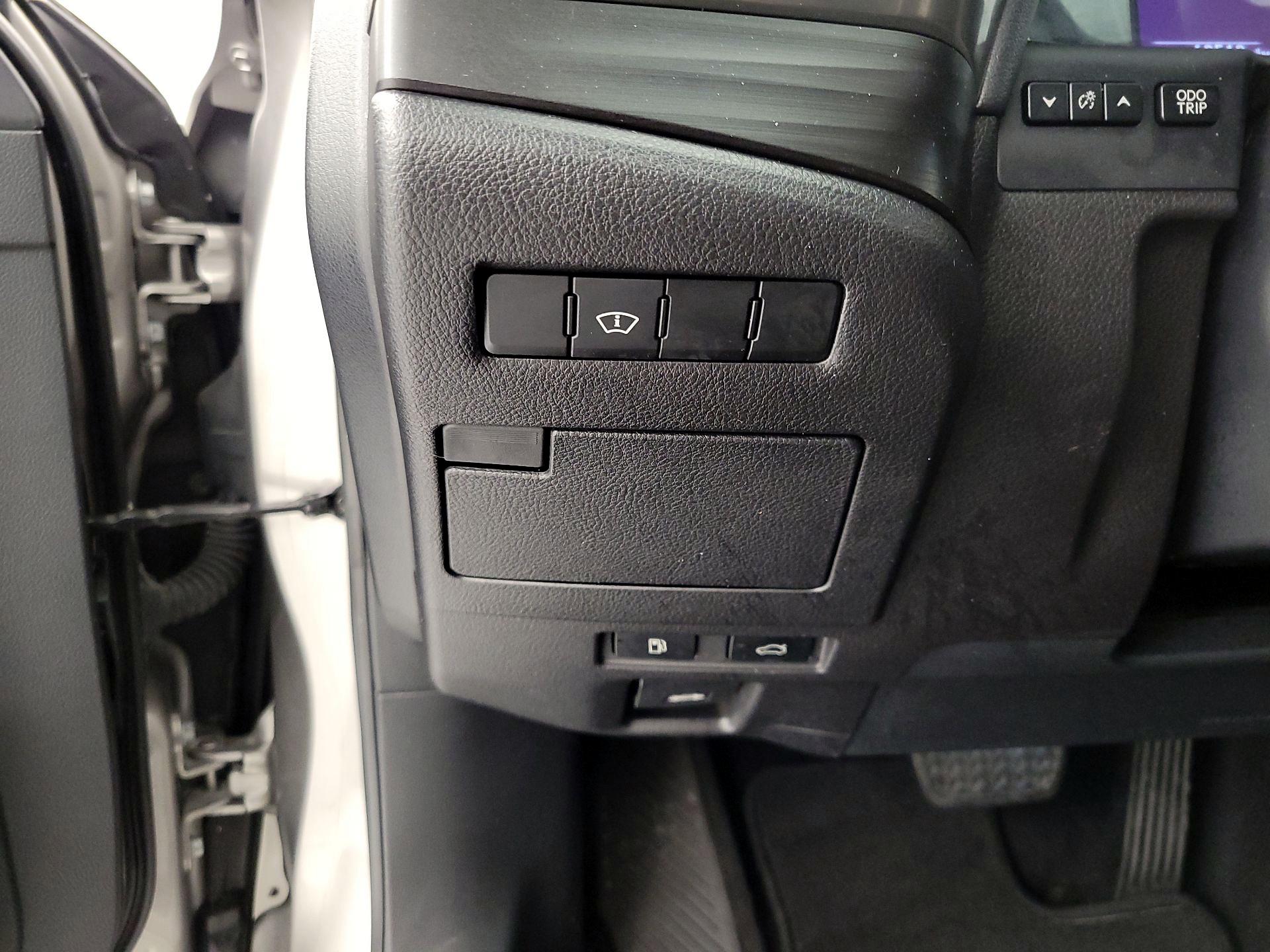 Thumbnail: 2019 Lexus ES - 13