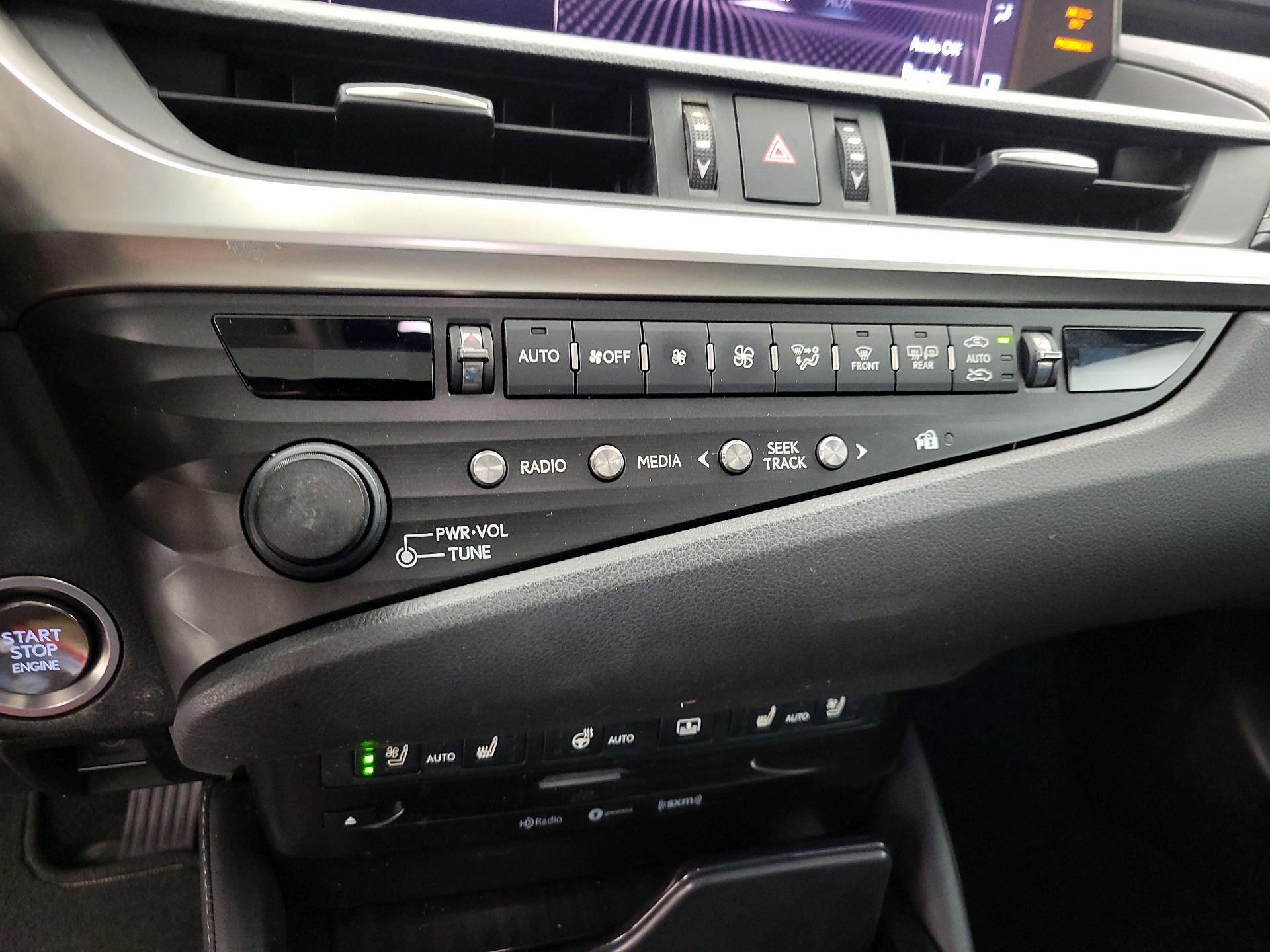 Thumbnail: 2019 Lexus ES - 17