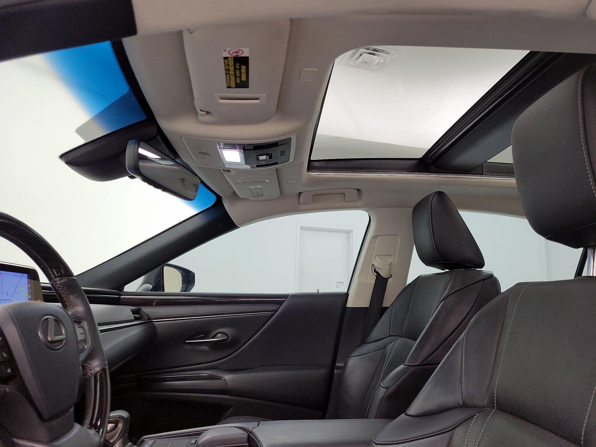 Thumbnail: 2019 Lexus ES - 20