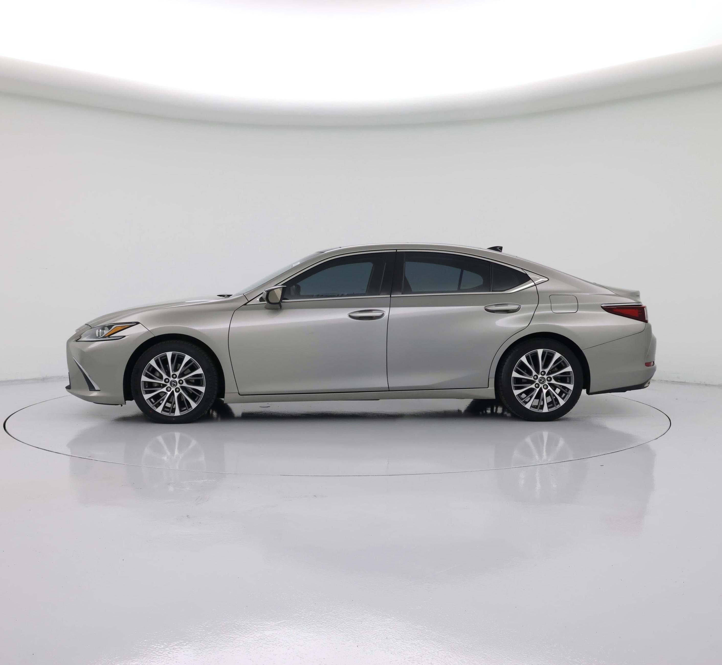 Thumbnail: 2019 Lexus ES - 3