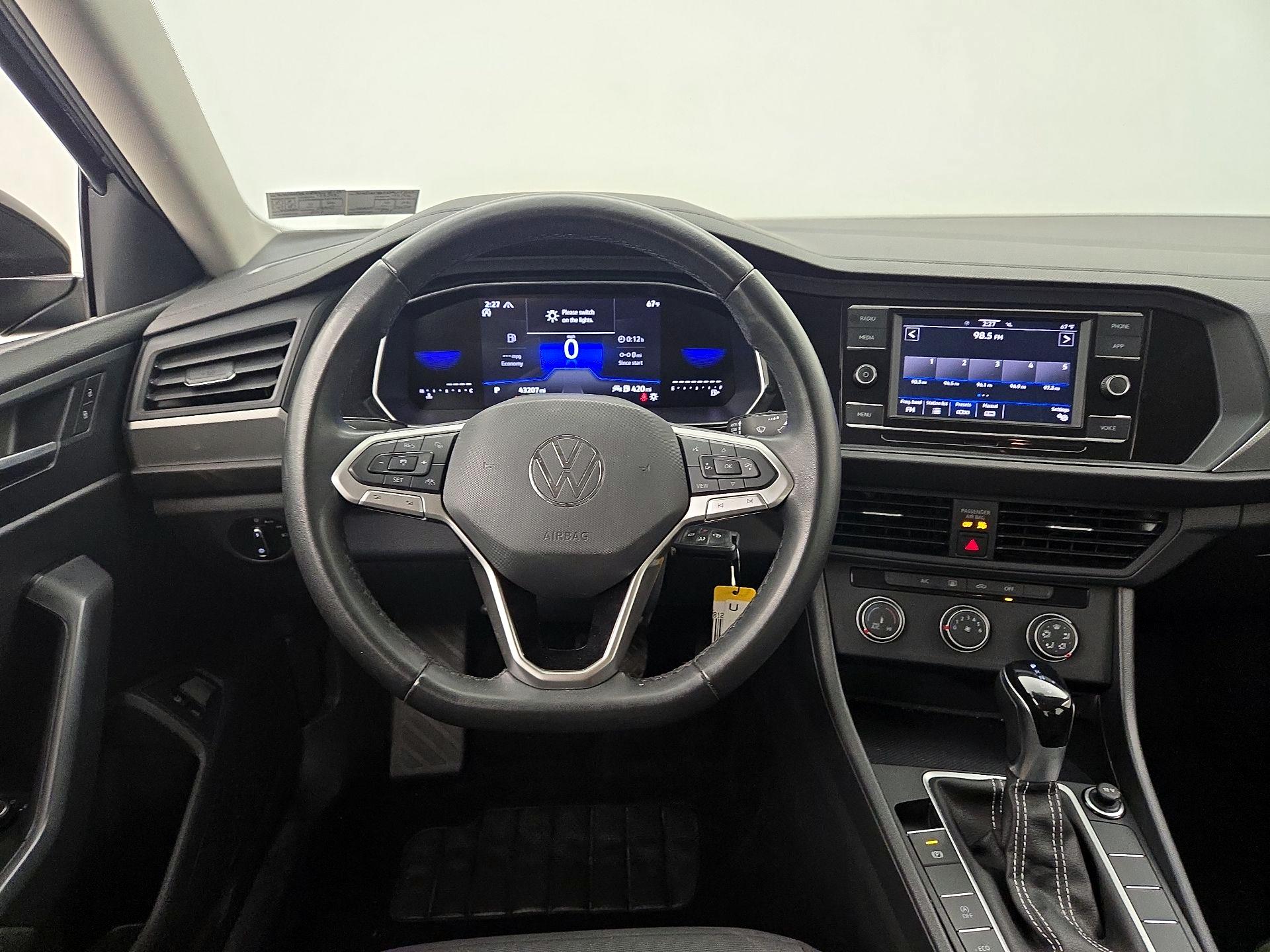 Thumbnail: 2024 Volkswagen Jetta - 10