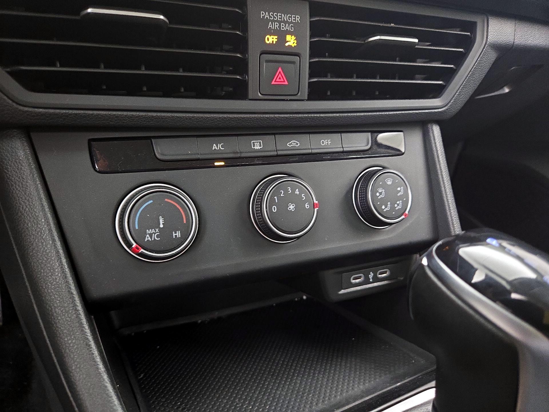 Thumbnail: 2024 Volkswagen Jetta - 16