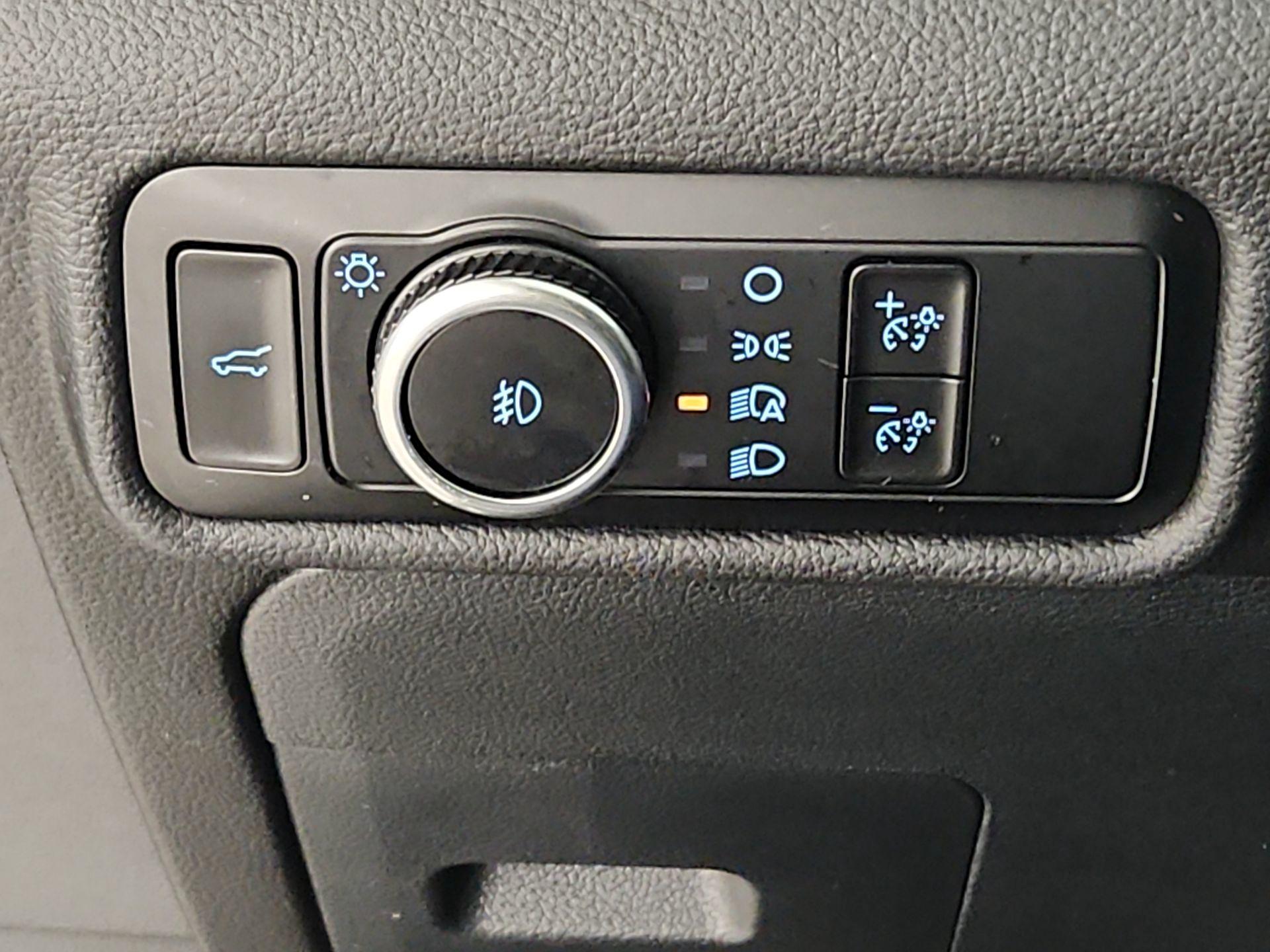 Thumbnail: 2023 Ford Explorer - 13