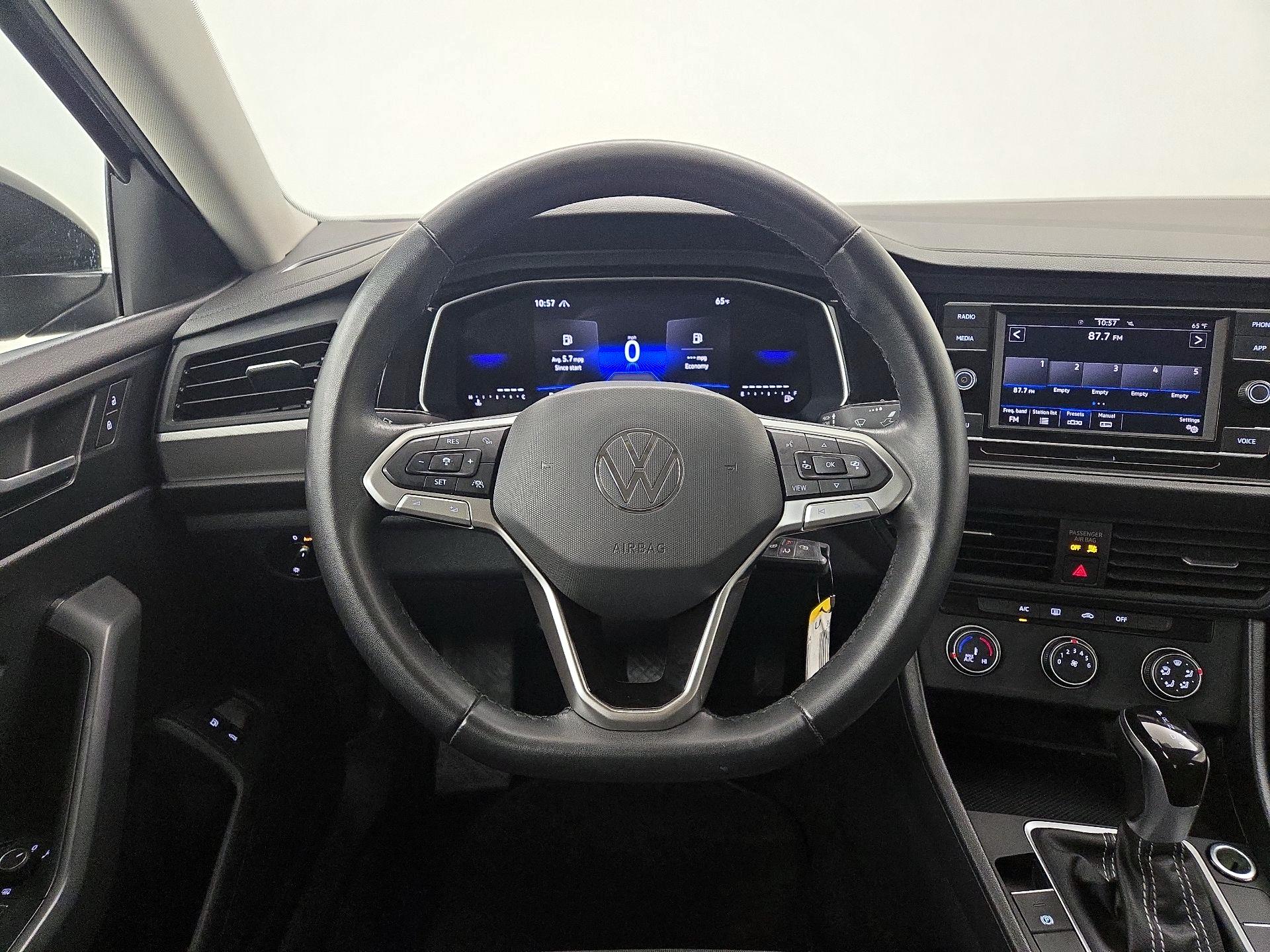 Thumbnail: 2024 Volkswagen Jetta - 10