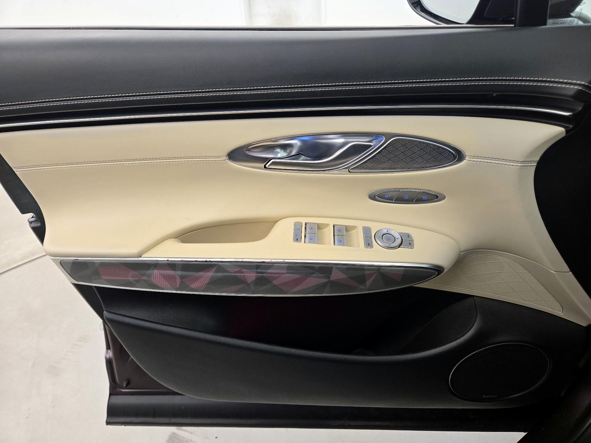 Thumbnail: 2022 Genesis GV70 - 12