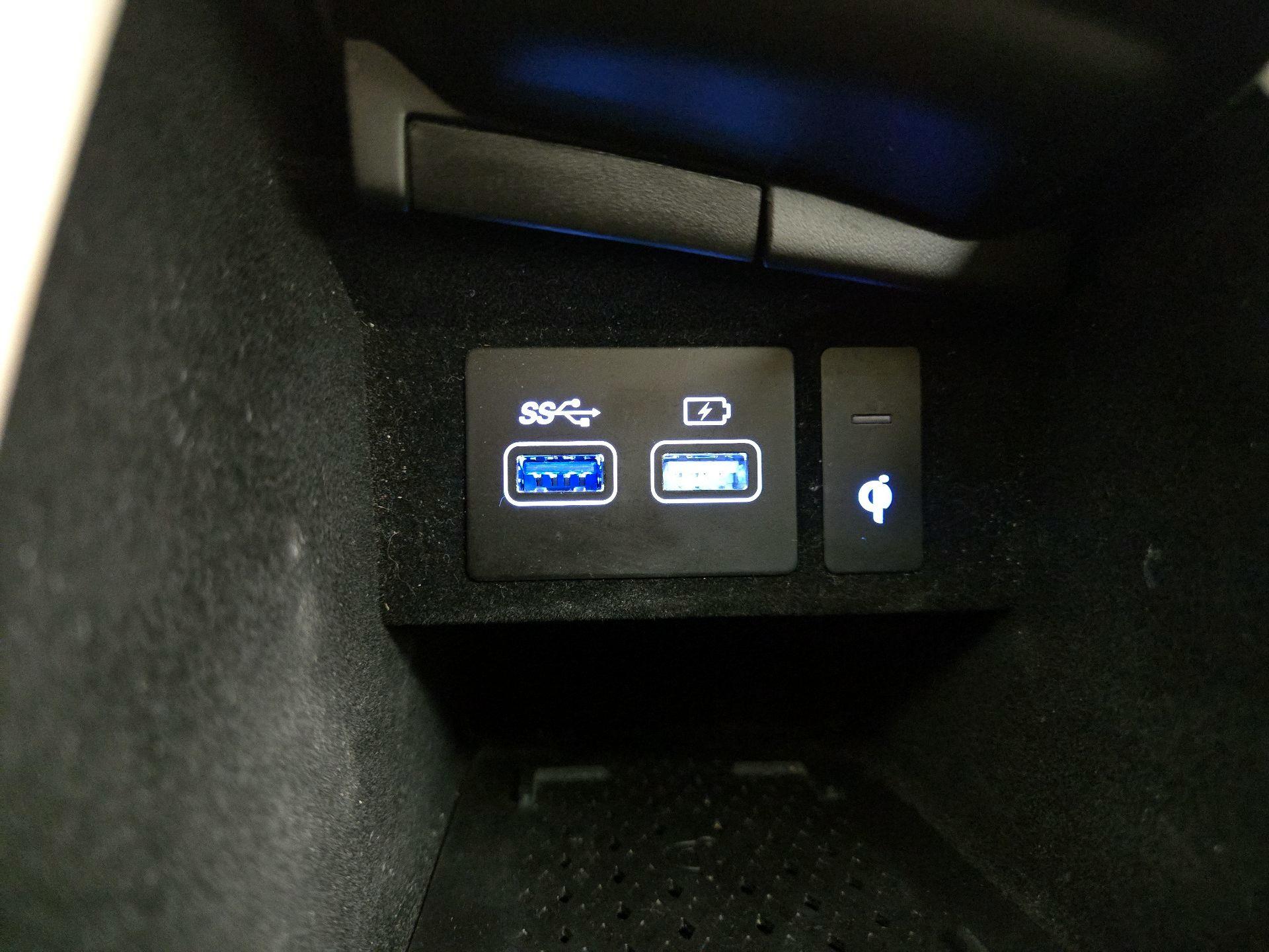 Thumbnail: 2022 Genesis GV70 - 19