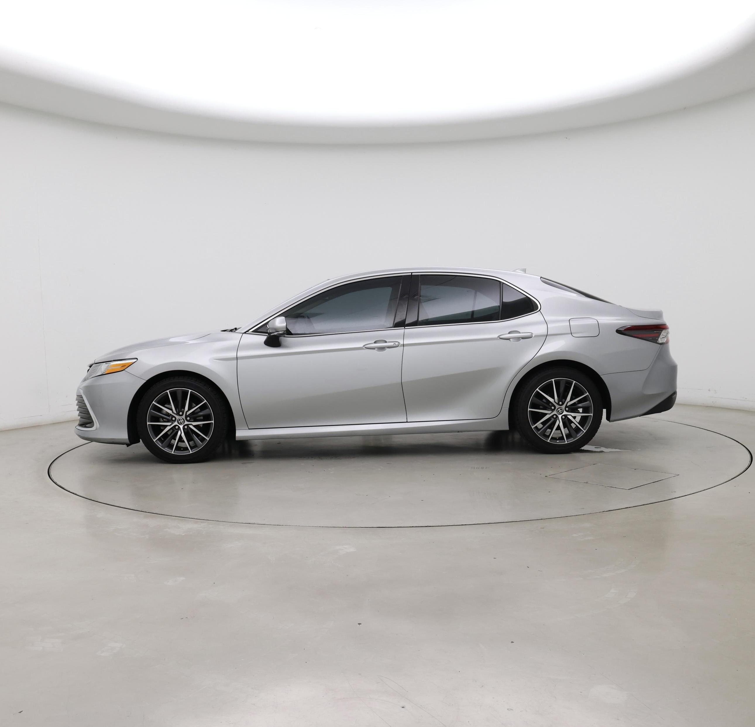 Thumbnail: 2021 Toyota Camry - 3