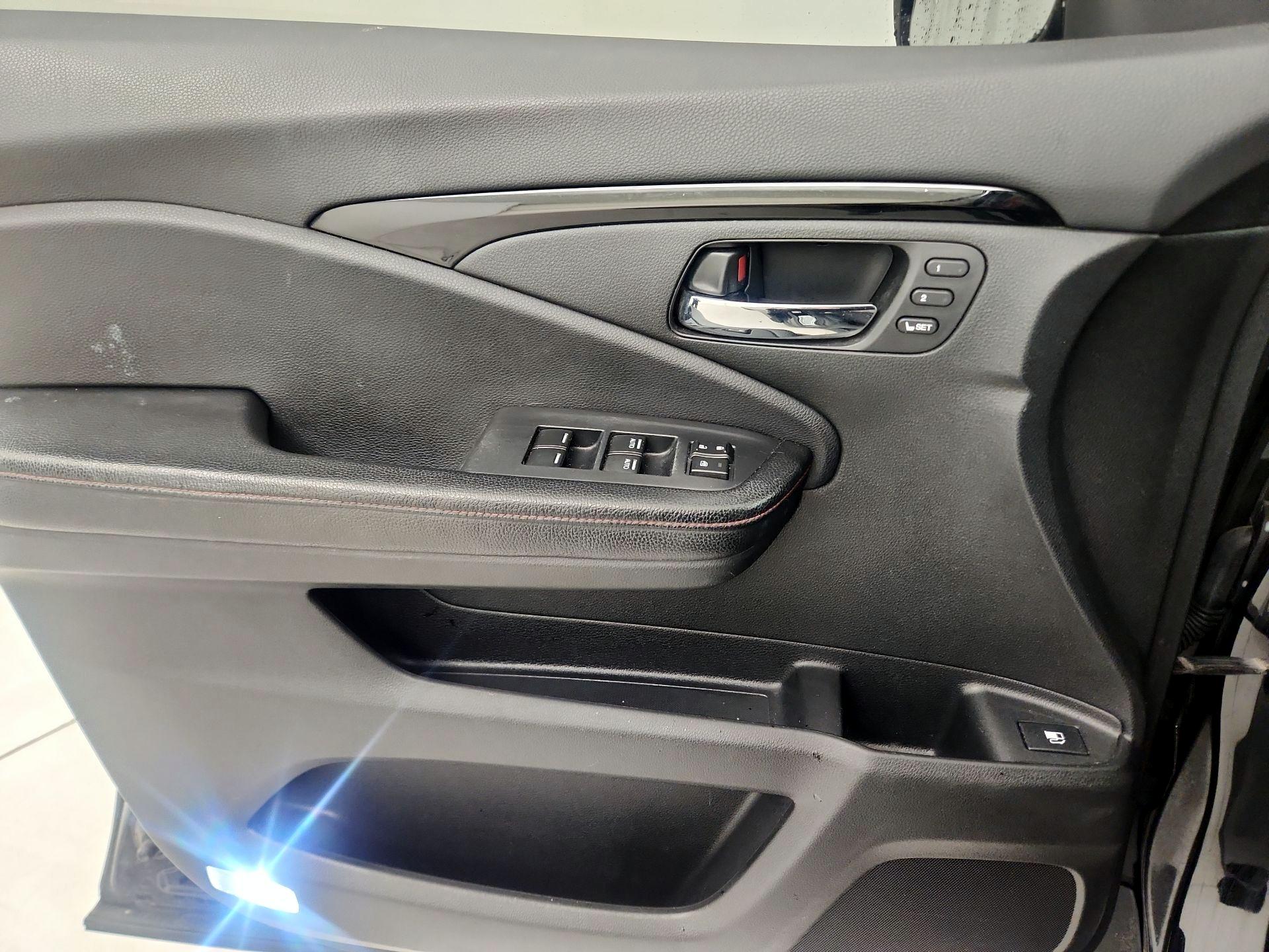 Thumbnail: 2017 Honda Ridgeline - 12