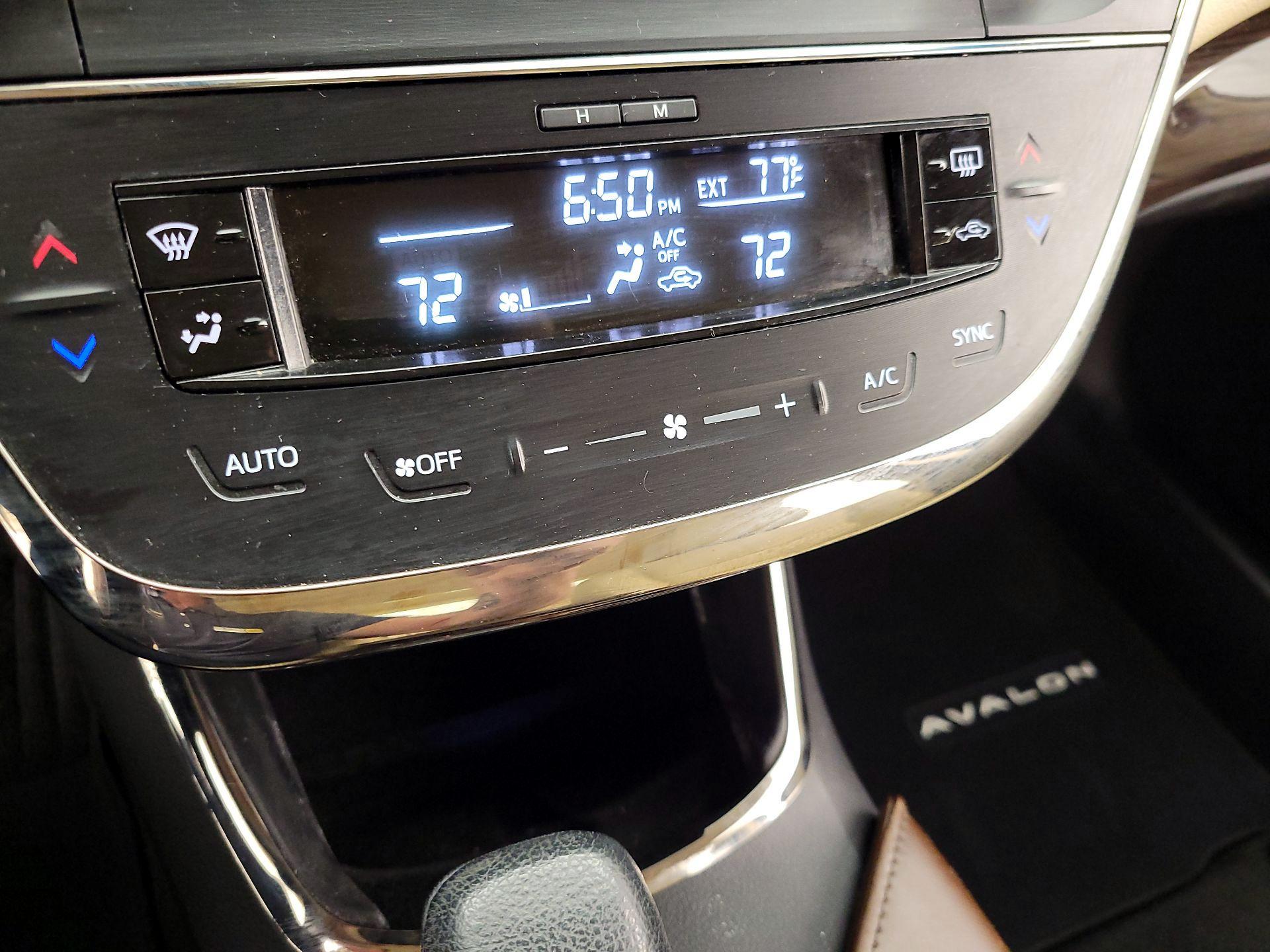 Thumbnail: 2015 Toyota Avalon - 16