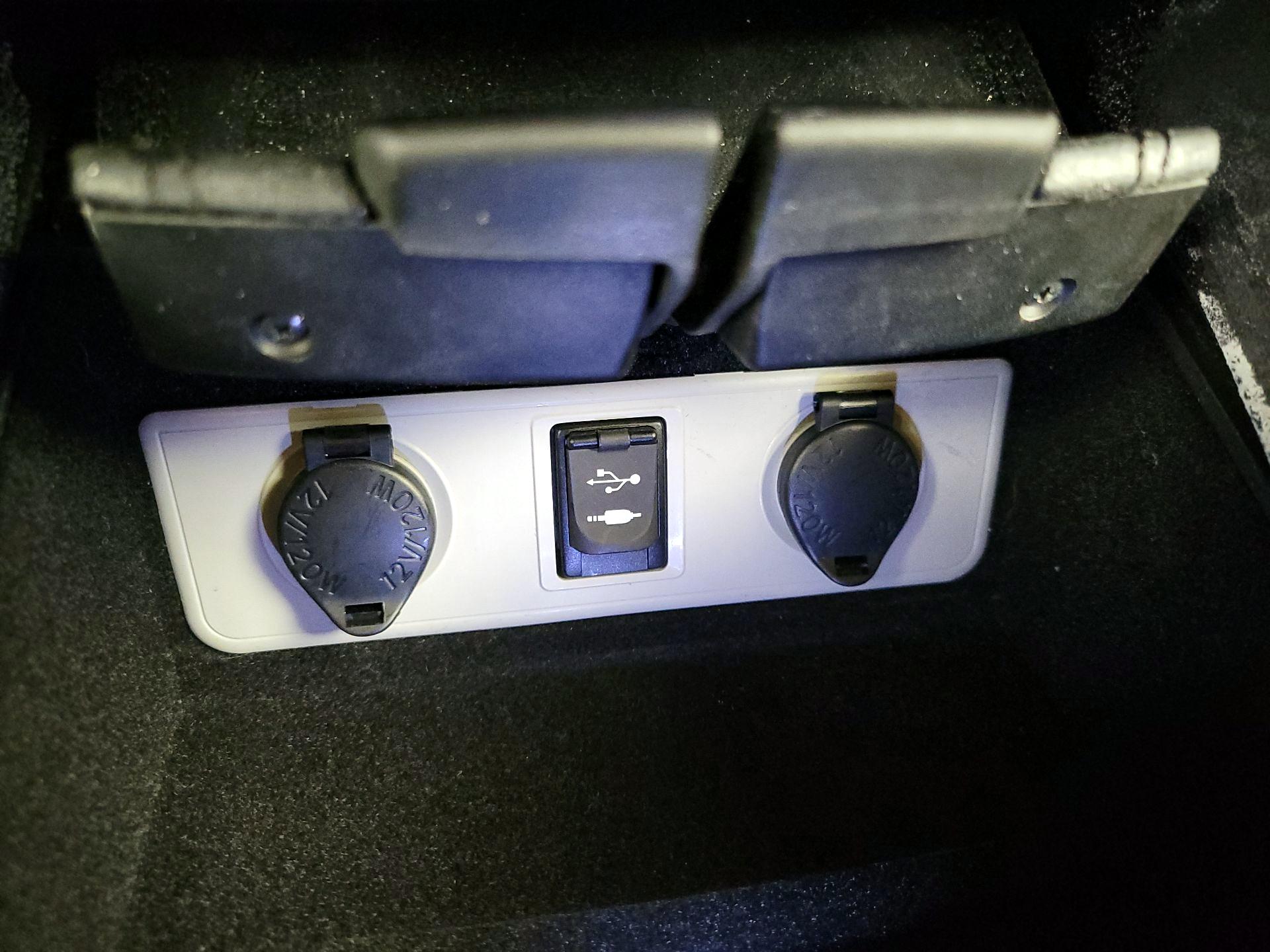 Thumbnail: 2015 Toyota Avalon - 18