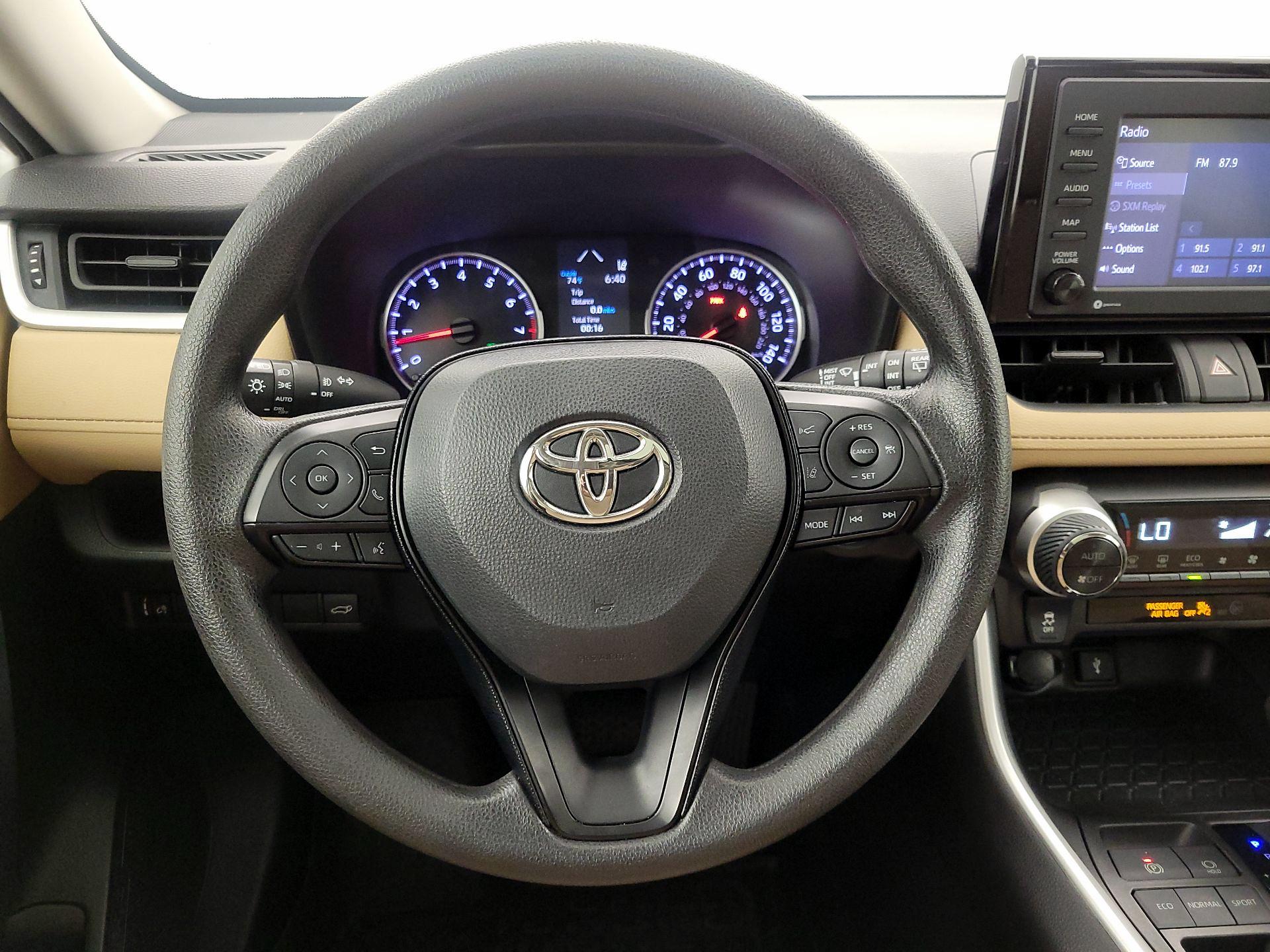 Thumbnail: 2020 Toyota RAV4 - 10