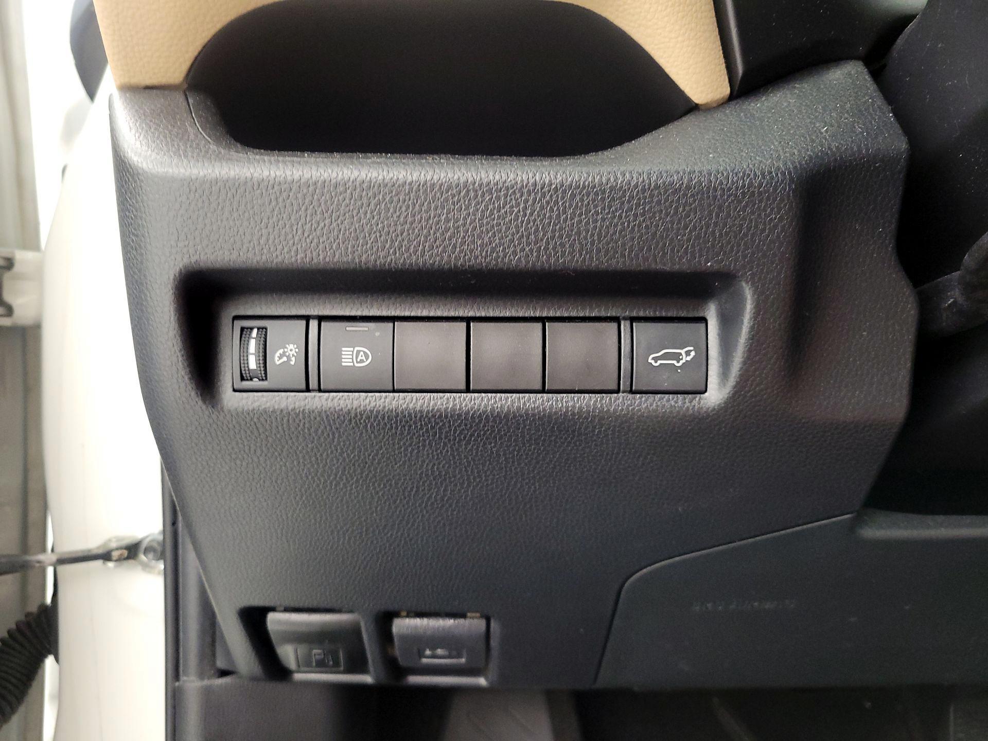 Thumbnail: 2020 Toyota RAV4 - 13