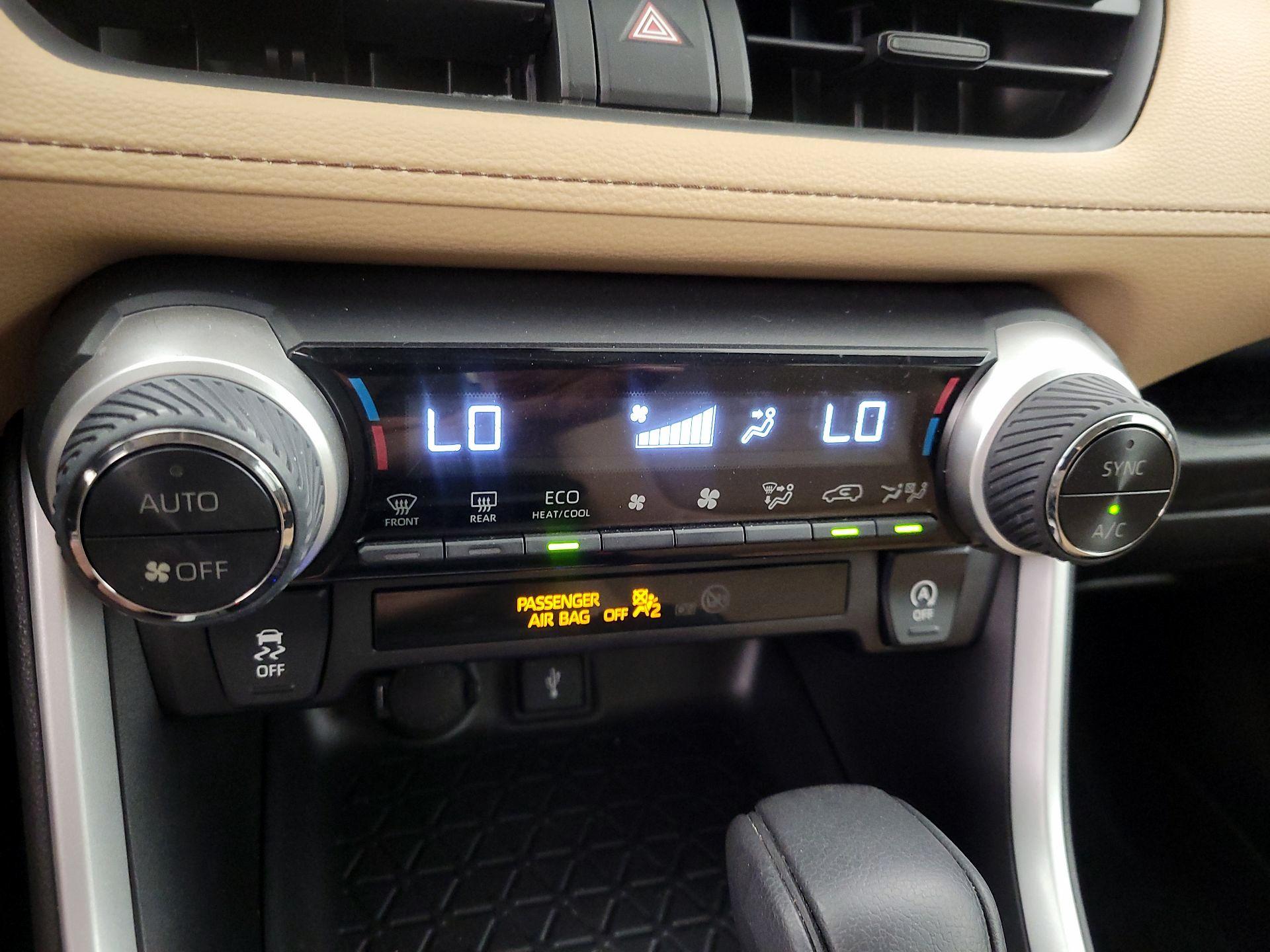 Thumbnail: 2020 Toyota RAV4 - 16