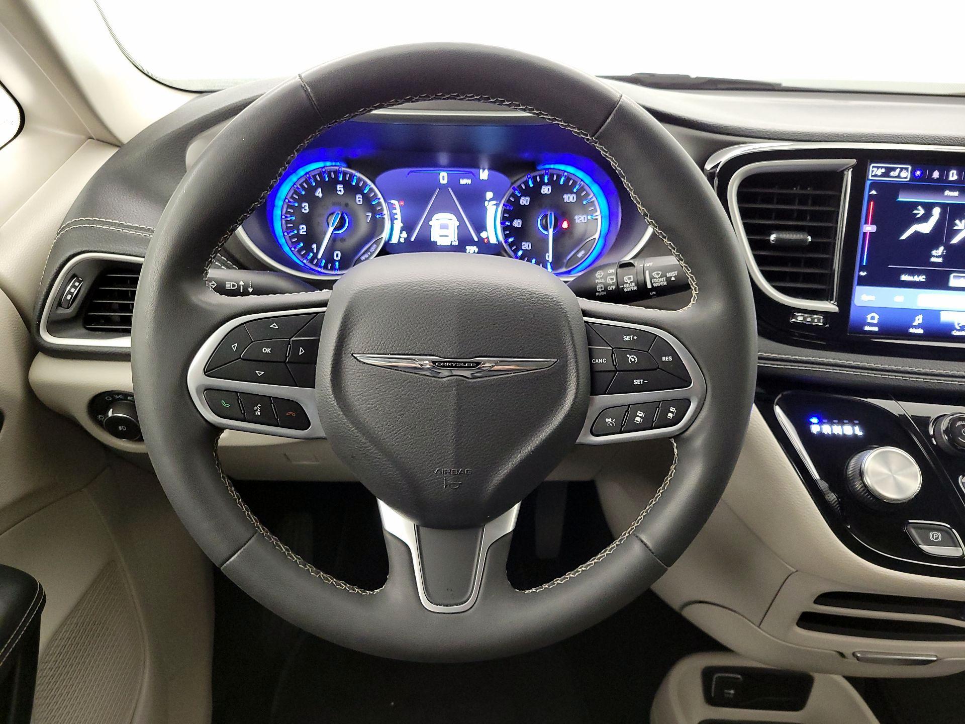 Thumbnail: 2023 Chrysler Pacifica - 10