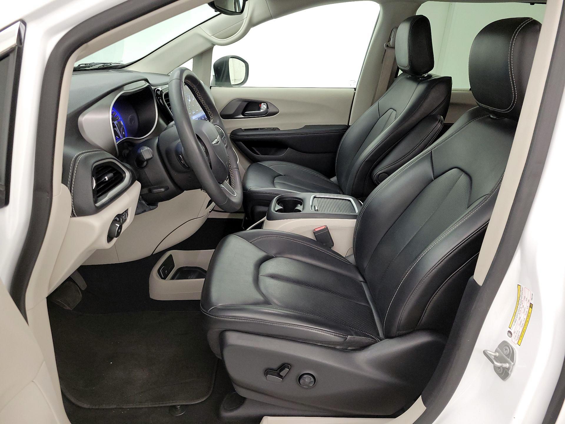 Thumbnail: 2023 Chrysler Pacifica - 11