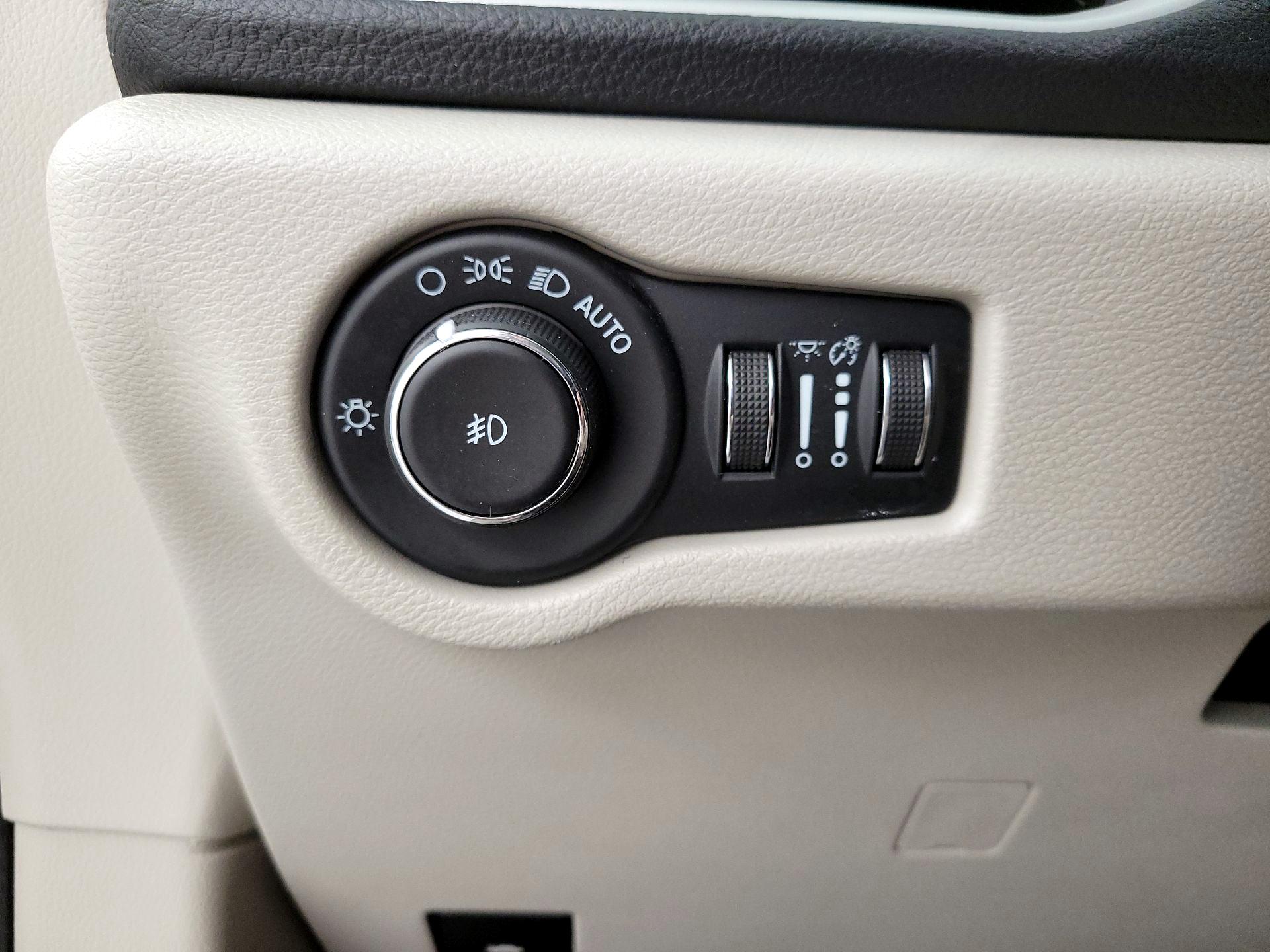 Thumbnail: 2023 Chrysler Pacifica - 13