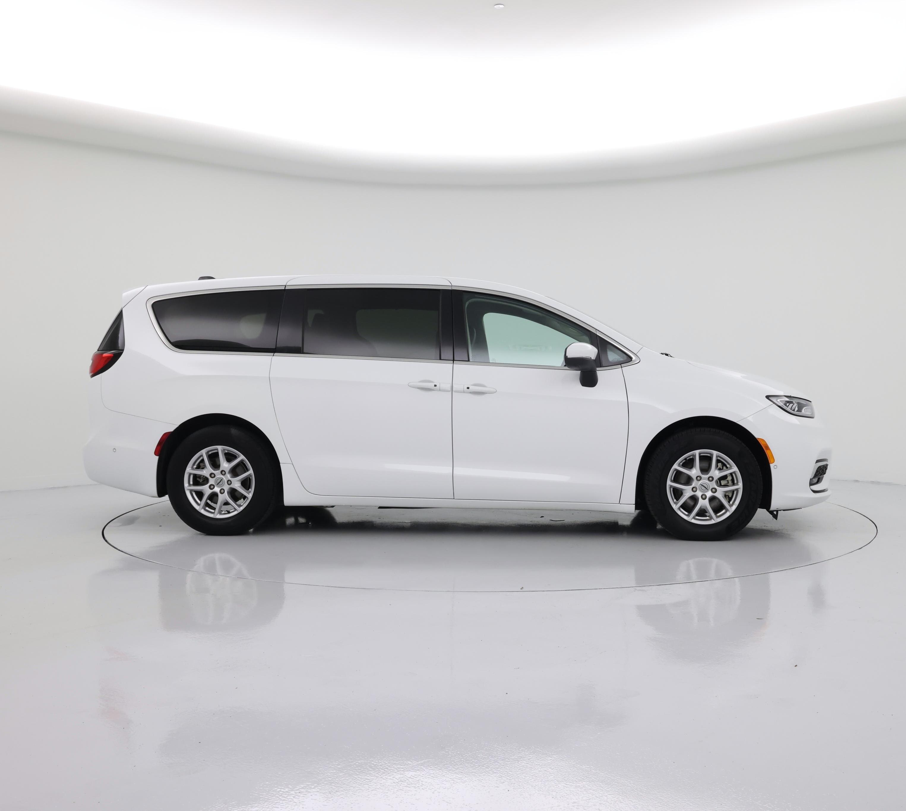 Thumbnail: 2023 Chrysler Pacifica - 7