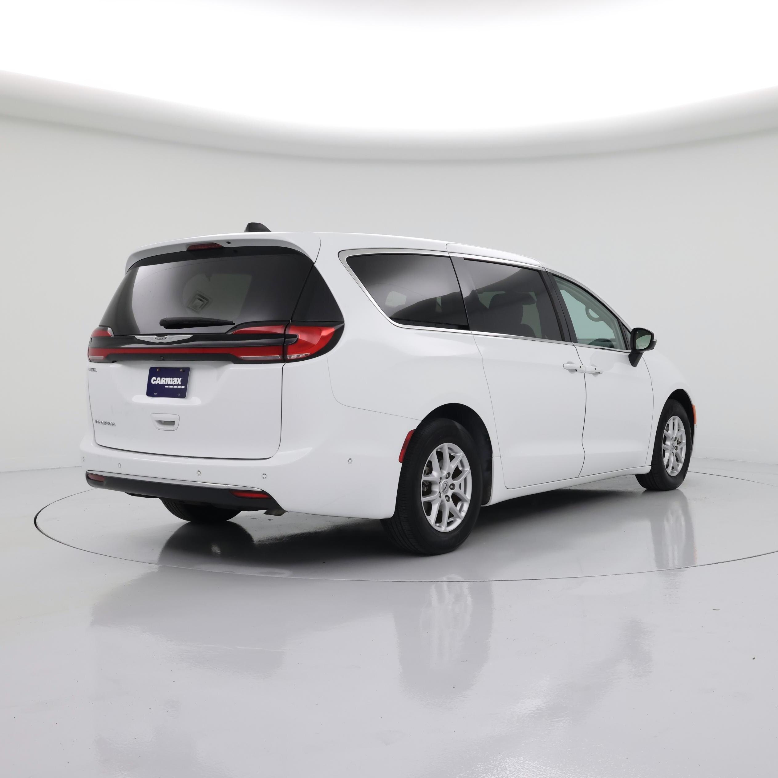 Thumbnail: 2023 Chrysler Pacifica - 8