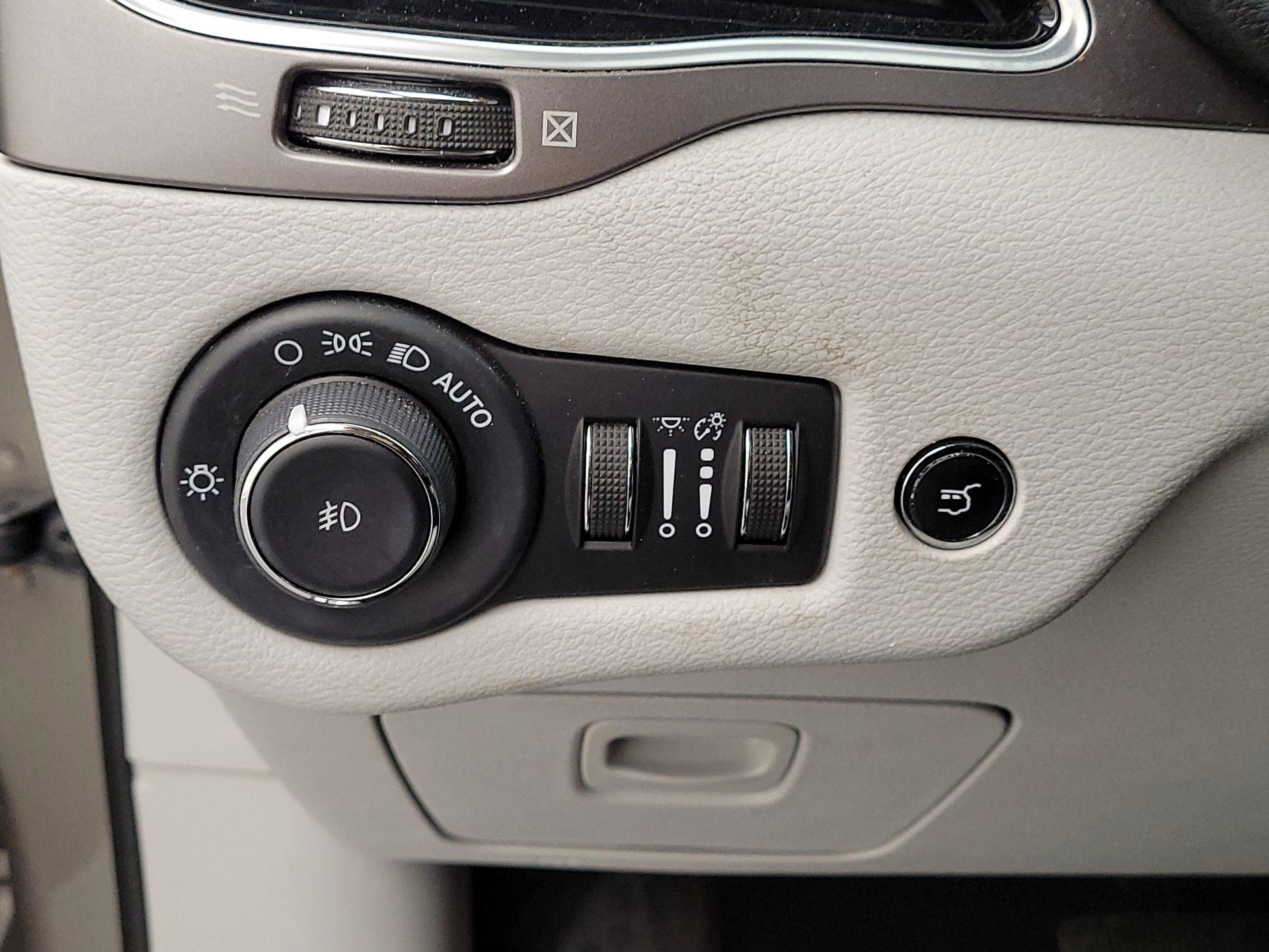 Thumbnail: 2020 Jeep Cherokee - 13