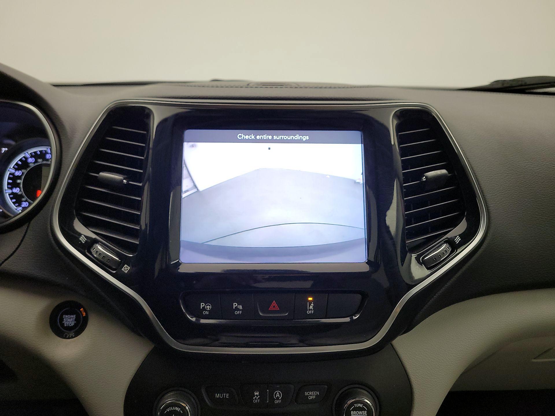 Thumbnail: 2020 Jeep Cherokee - 14