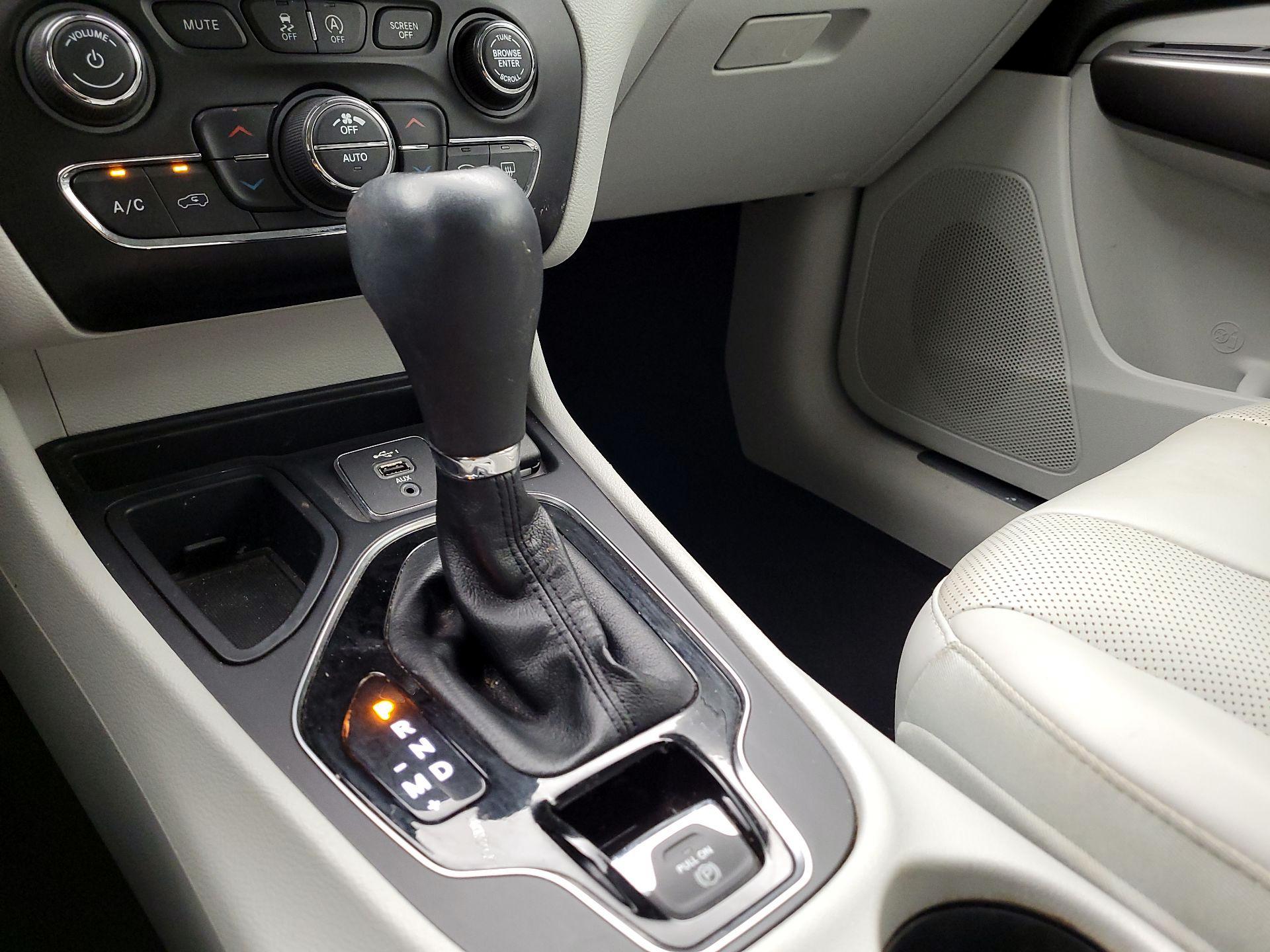 Thumbnail: 2020 Jeep Cherokee - 17