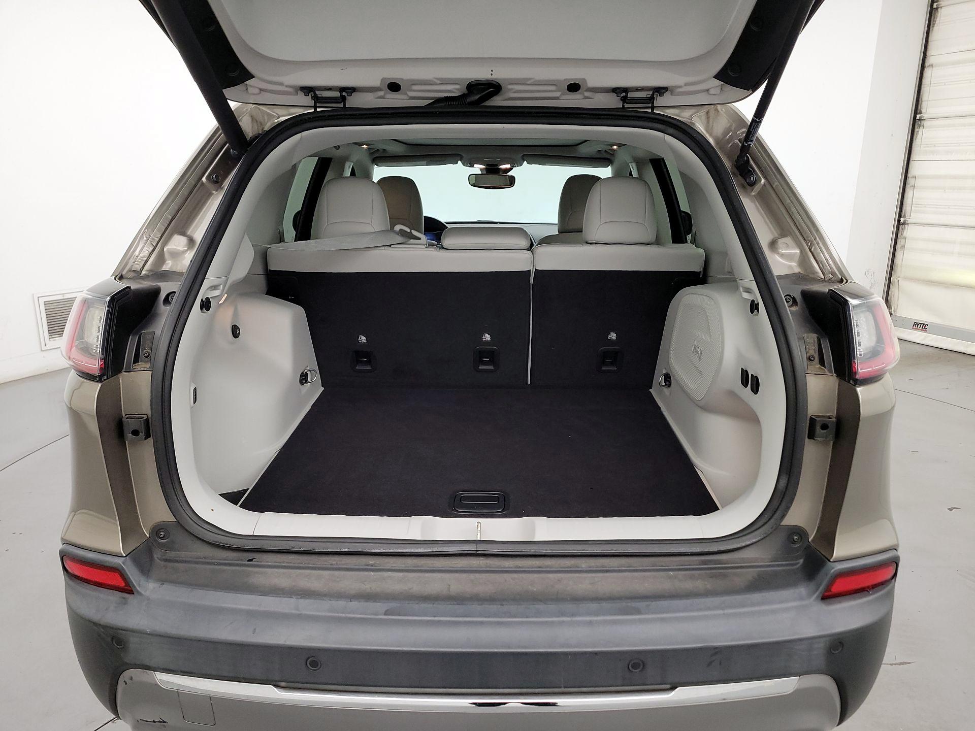 Thumbnail: 2020 Jeep Cherokee - 20