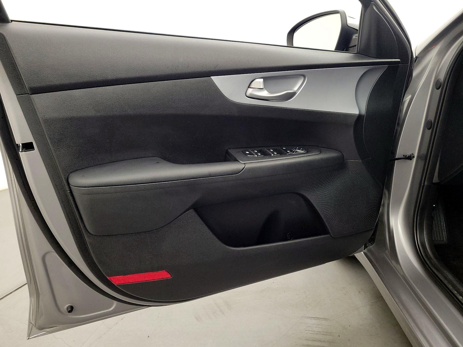 Thumbnail: 2023 Kia Forte - 12