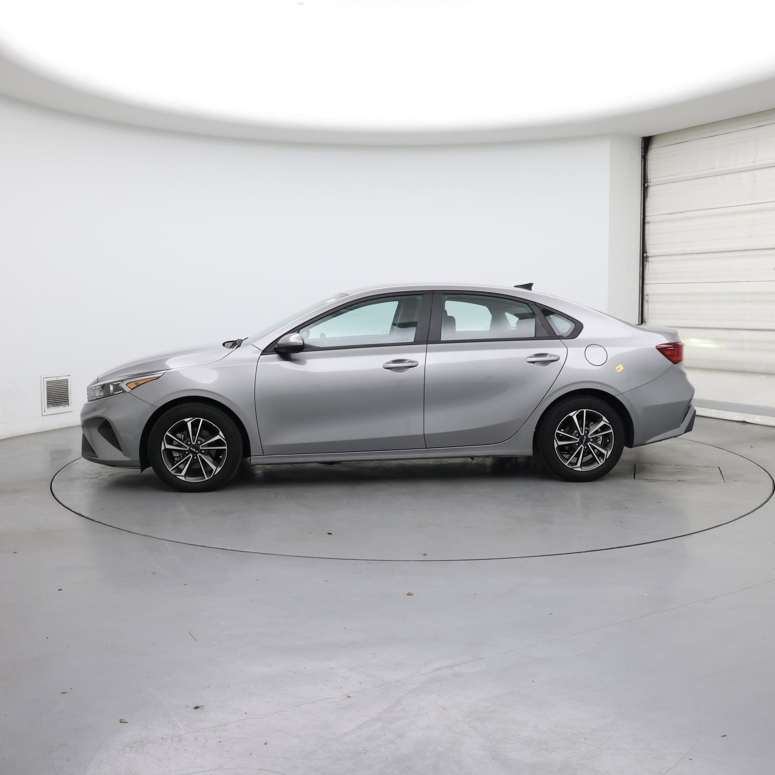 Thumbnail: 2023 Kia Forte - 3