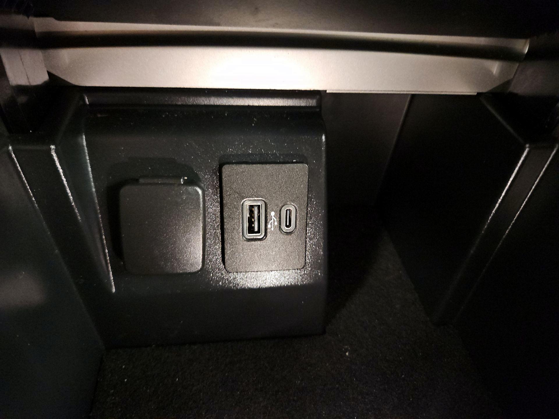 Thumbnail: 2022 Ford Explorer - 18