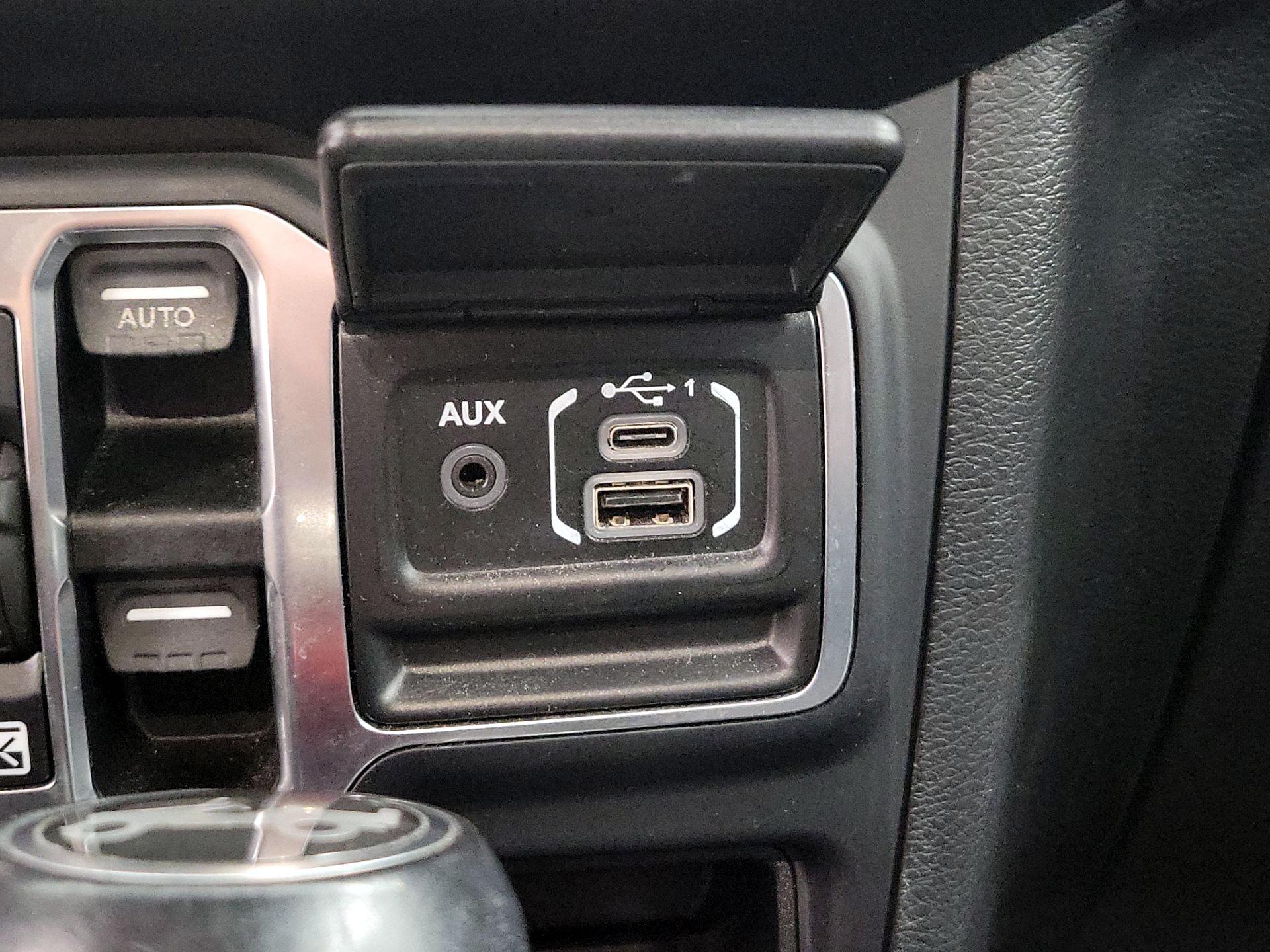 Thumbnail: 2019 Jeep Wrangler - 19